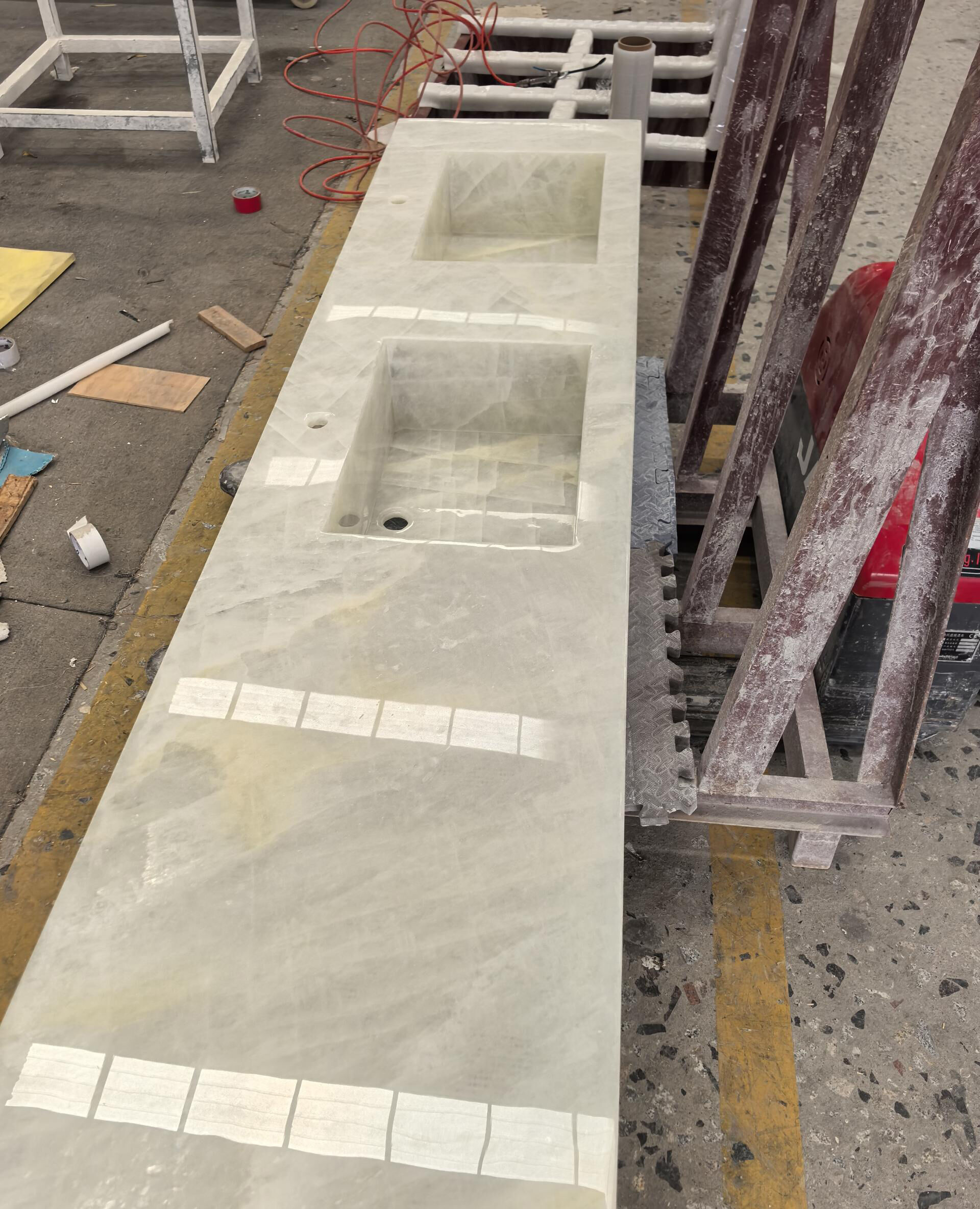 エレガントな空間のためのプレミアムマーブルバニティトップ