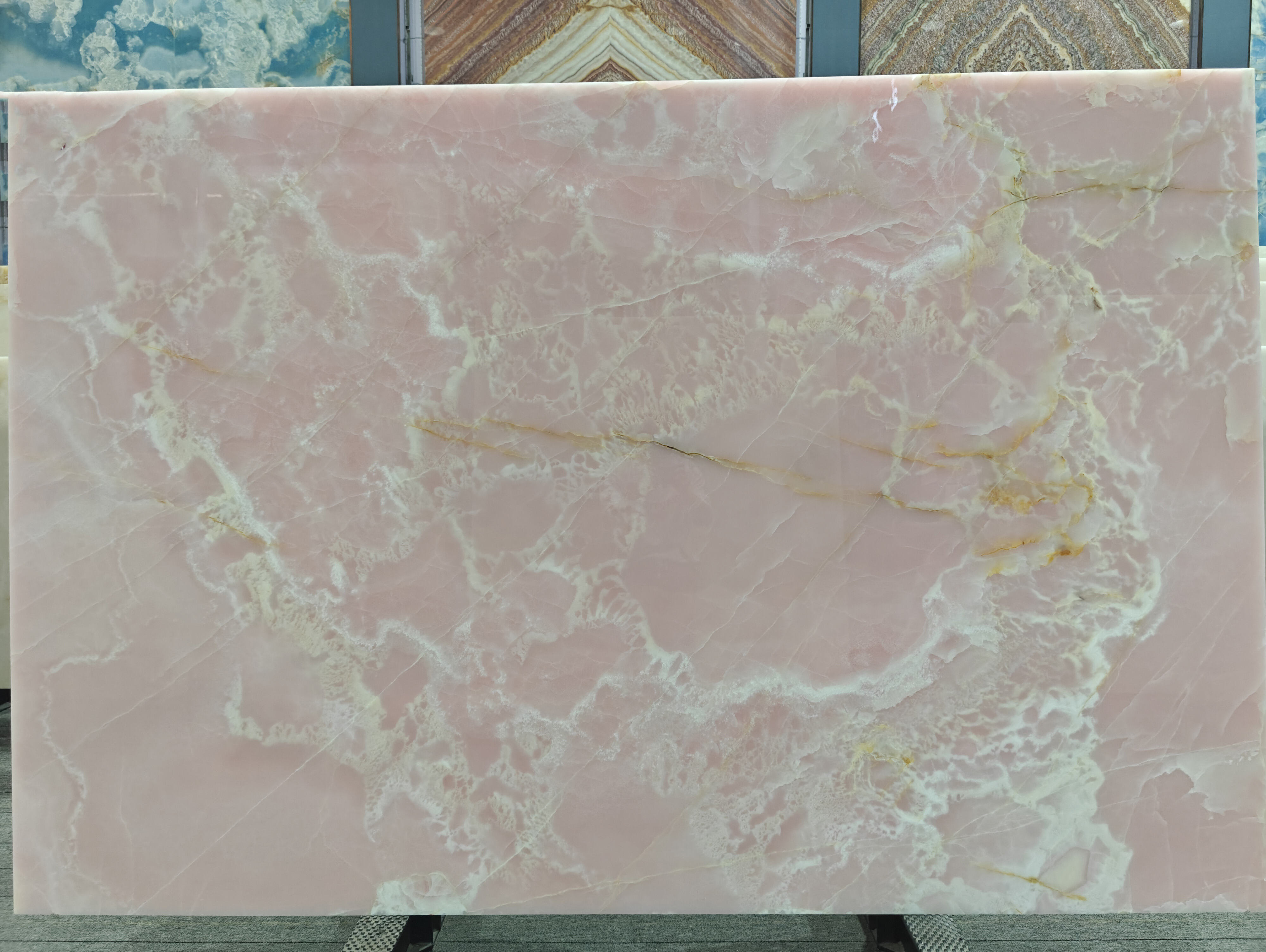 オニキス大理石のエレガンスを発見してください