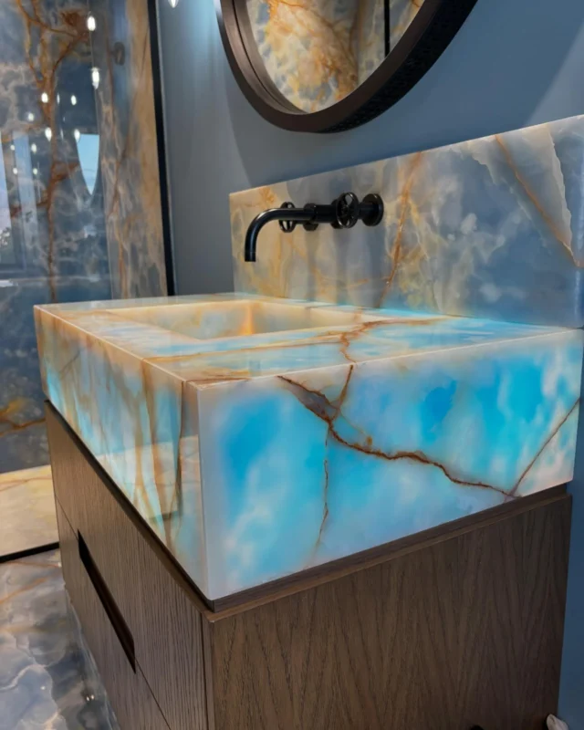 オンイックス マーブル バックライト：エレガンスで空間を格上げ