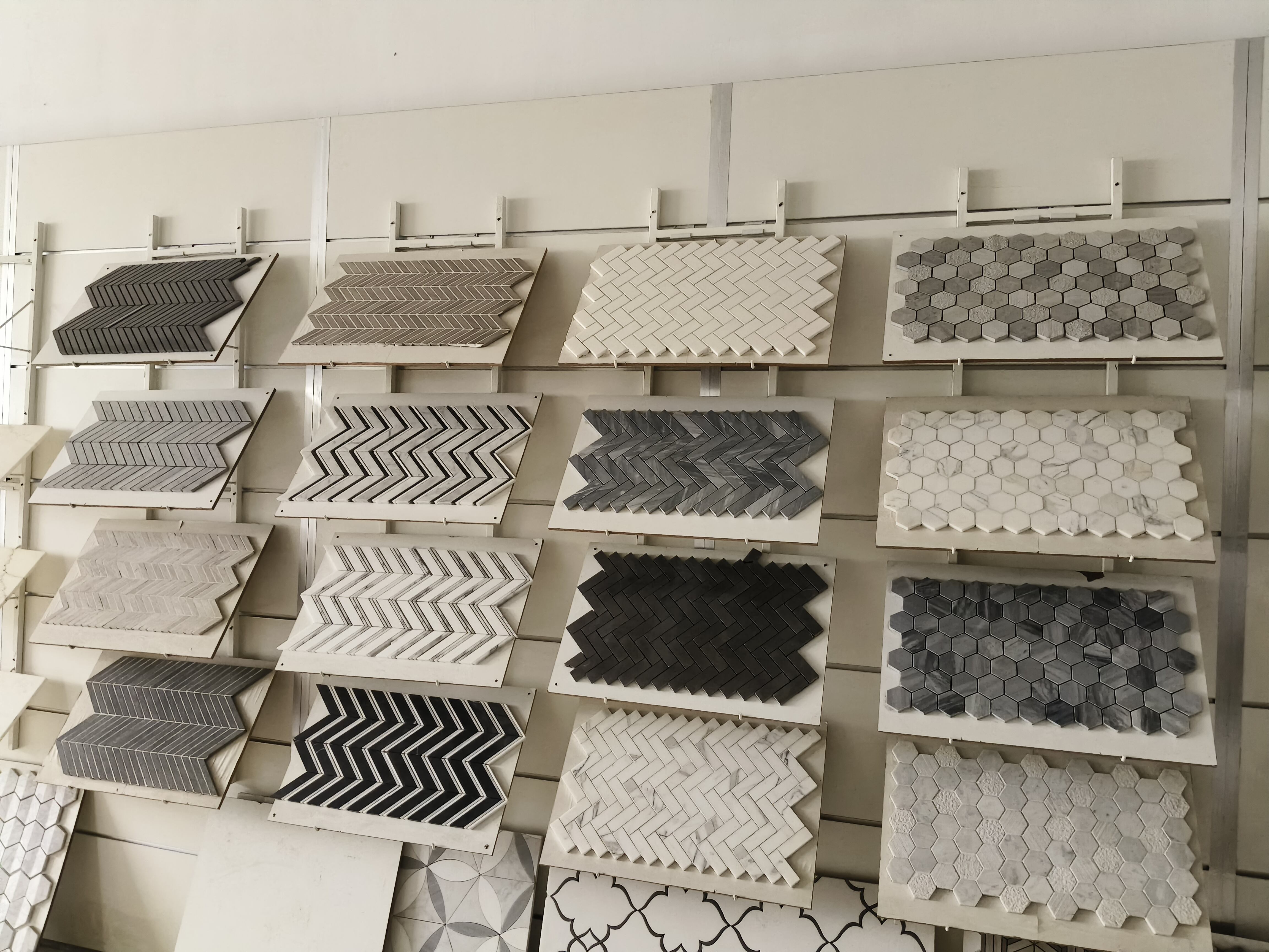 Ulgurji sotuv uchun Premium Marmar Mozaika Poydevorlar