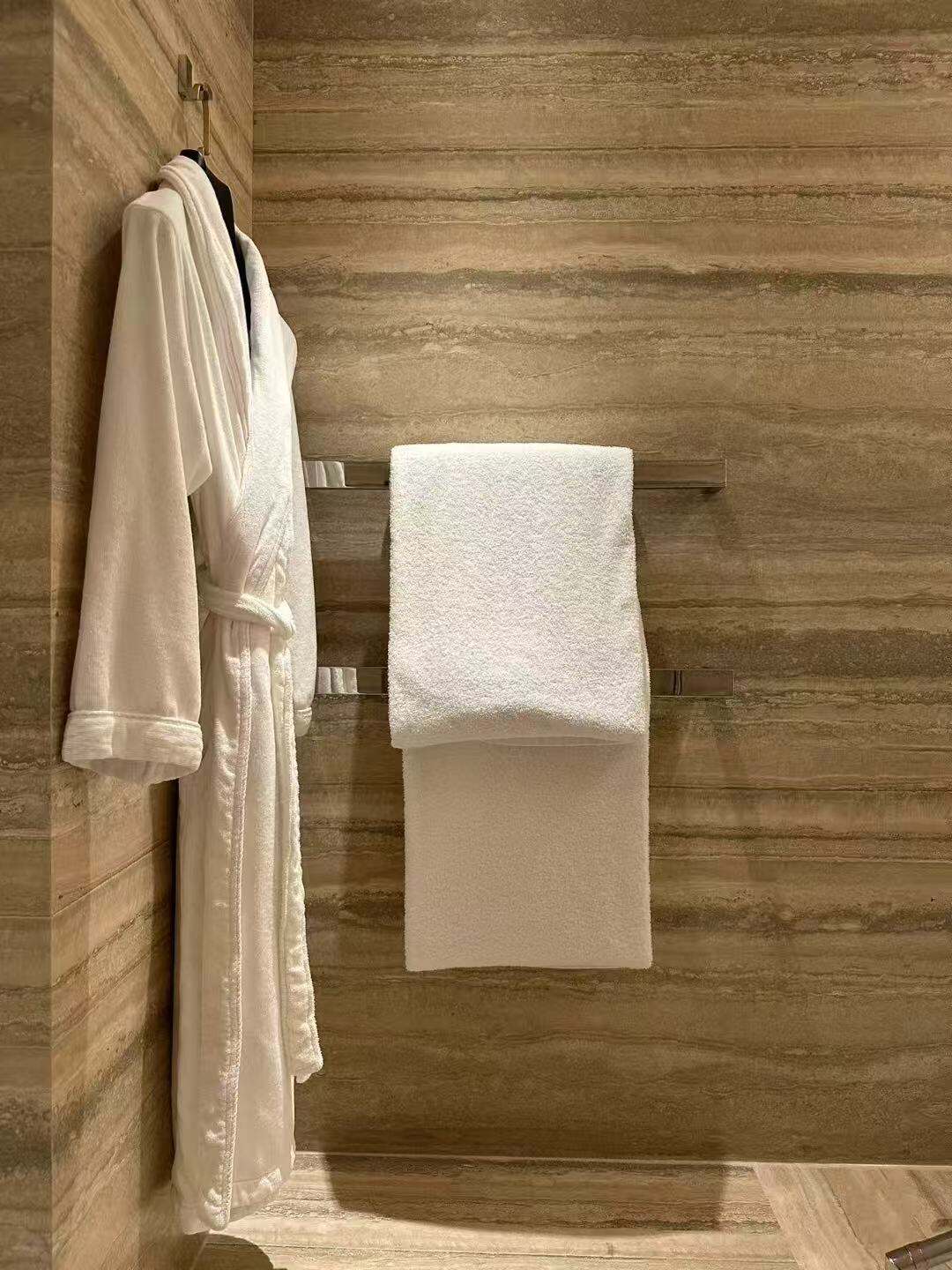 Travertin banyo poydevori: Tabiiy noziklik bilan fazoingizni yanada yaxshilang