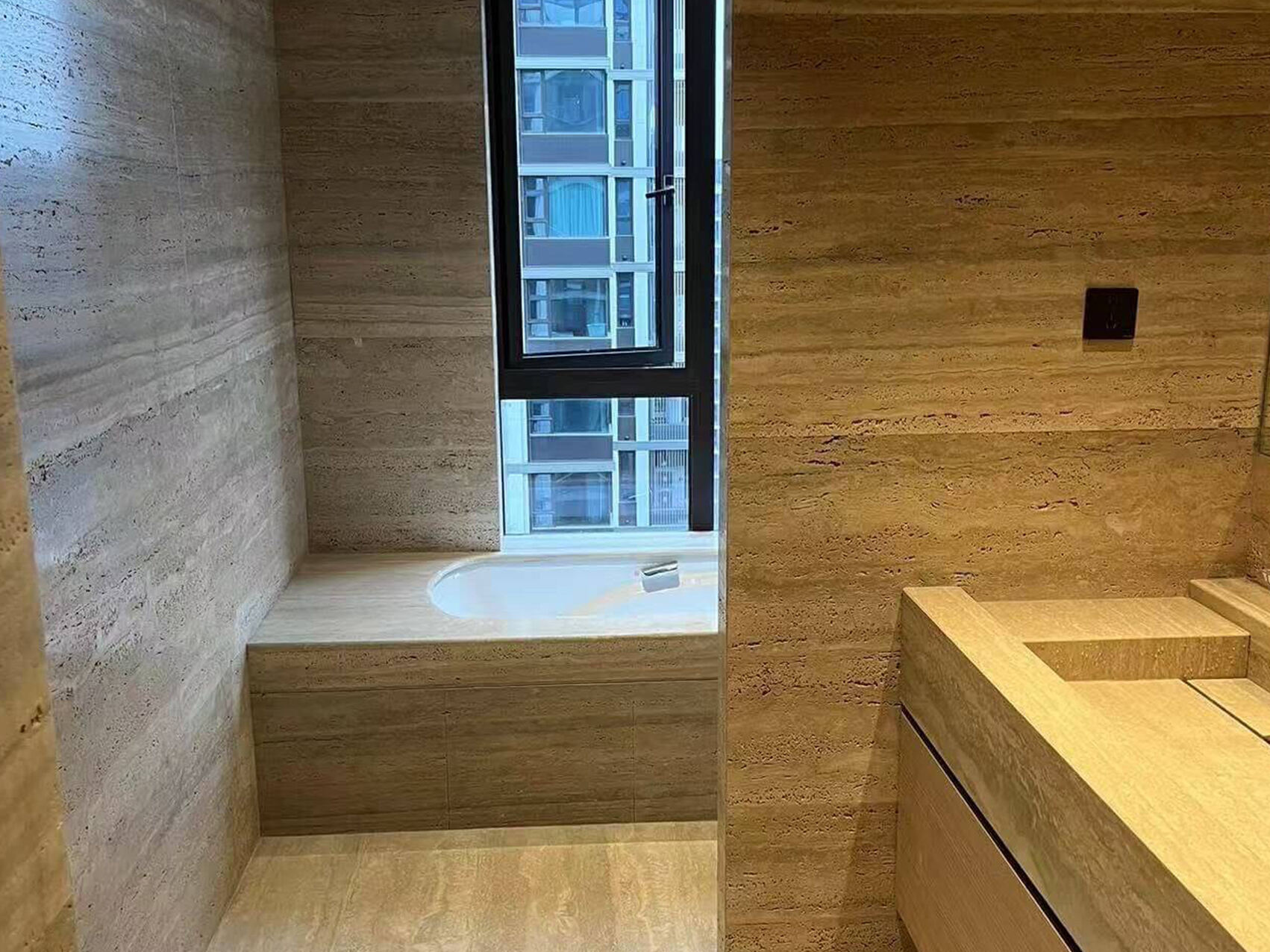 イタリアシルバートラバーチンのアパートメントバスルームプロジェクト