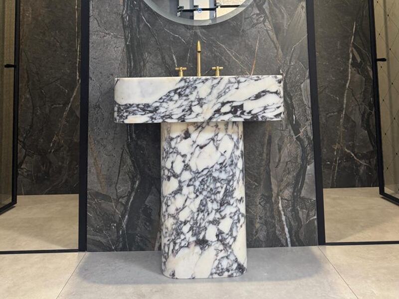 Natuurlijke Calacatta Viola-marmeren wastafel op voet voor de badkamer