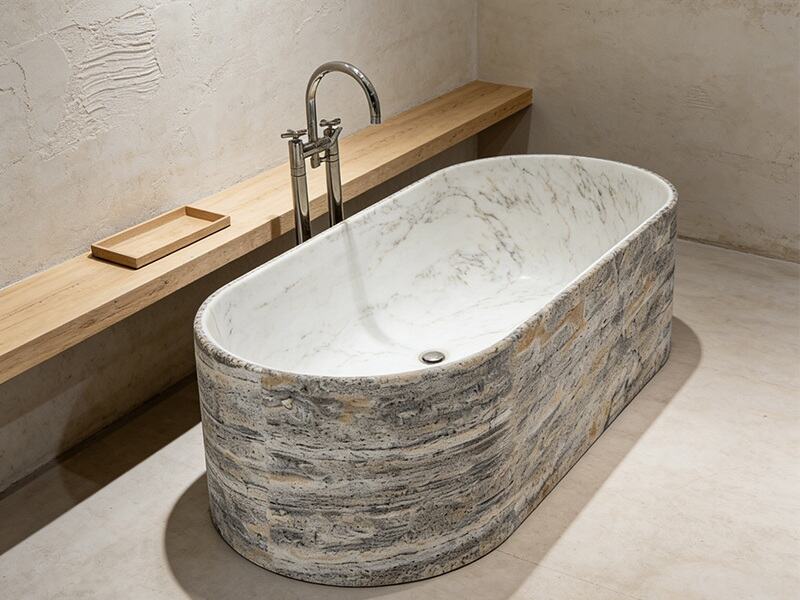Carrara marmer en travertijn zilver vrijstaande badkuip