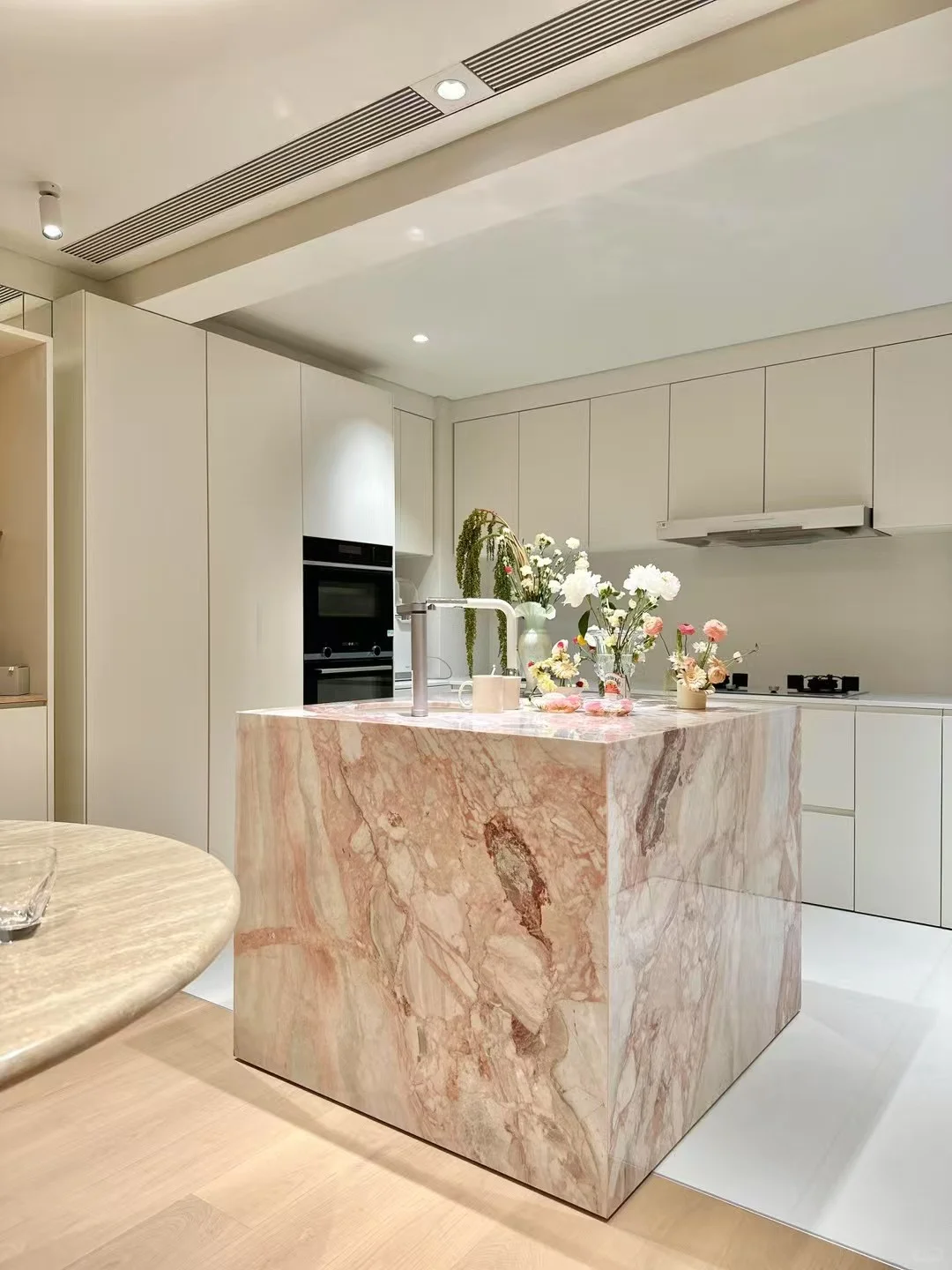 エレガントなインテリアのためのプレミアムキッチン用大理石の板