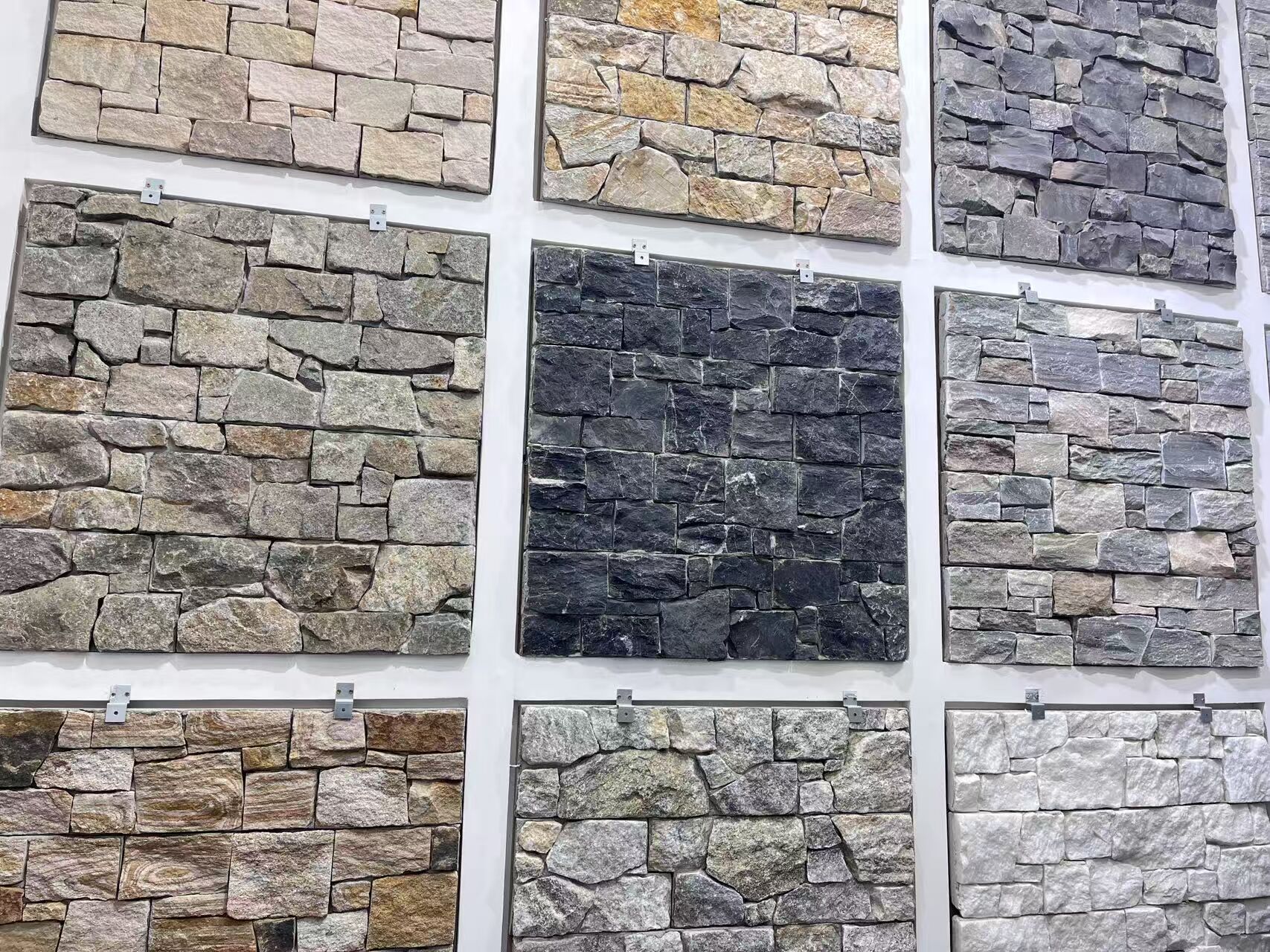 Eleva i tuoi spazi con rivestimenti murali naturali