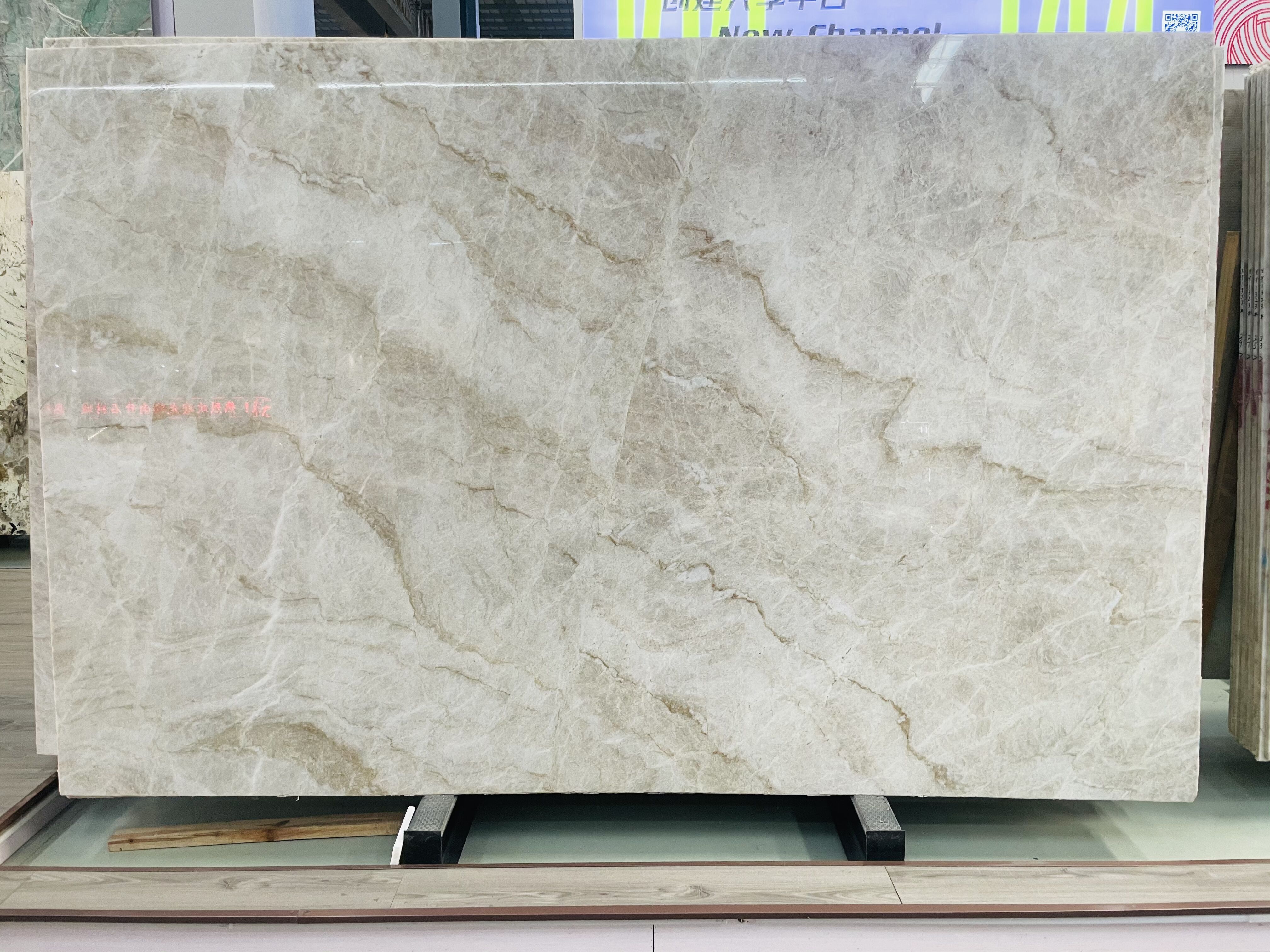  Distinctive Appearance and Natural Beauty  