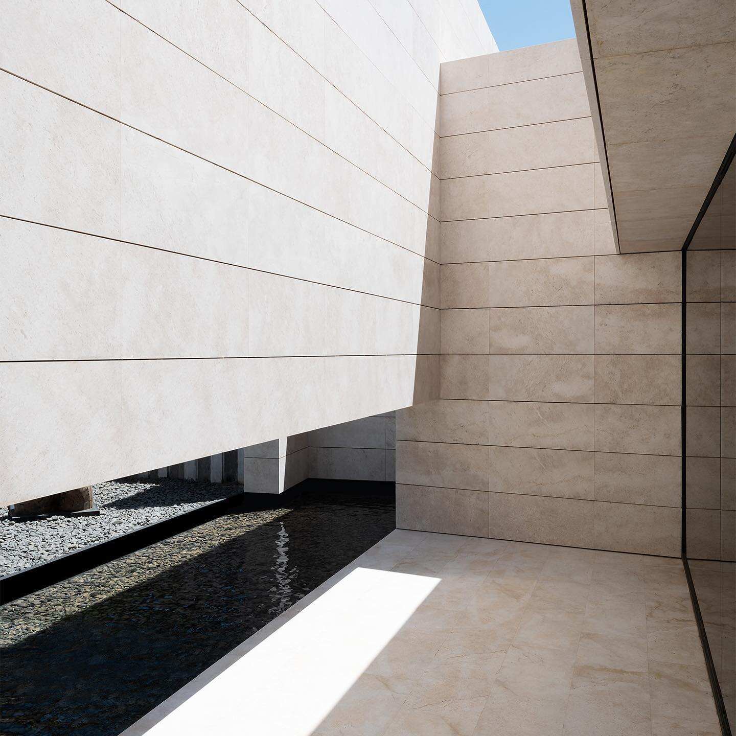 Crema Marfil Marble (4).jpg