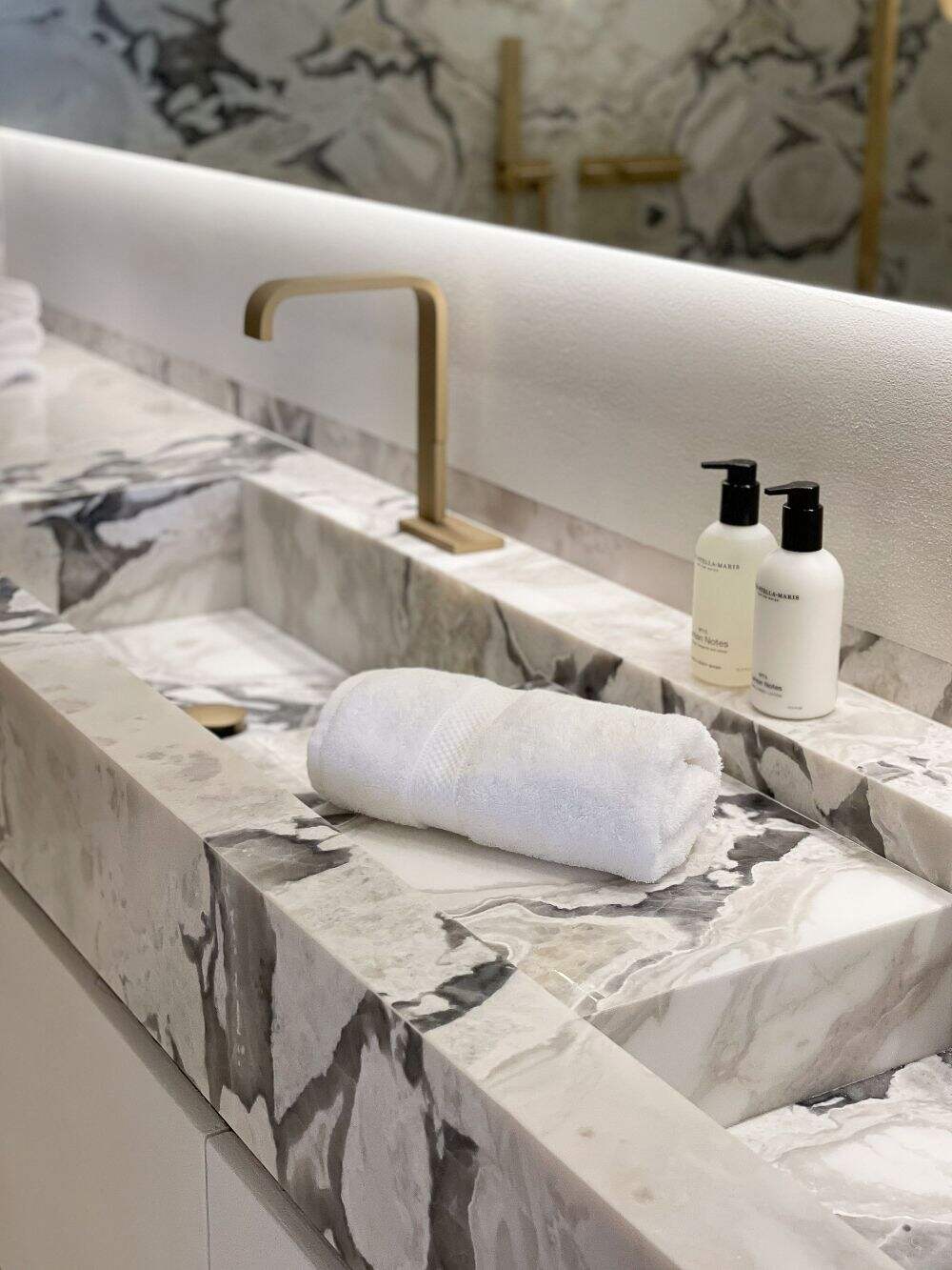 エレガントな空間のためのプレミアムマーブルカウンタートップ