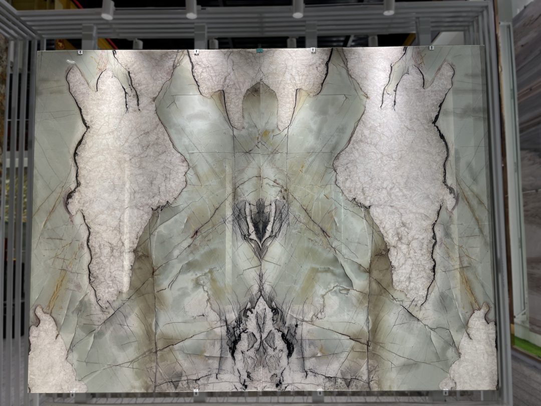 天然クォーツ岩の美しさと耐久性を発見してください