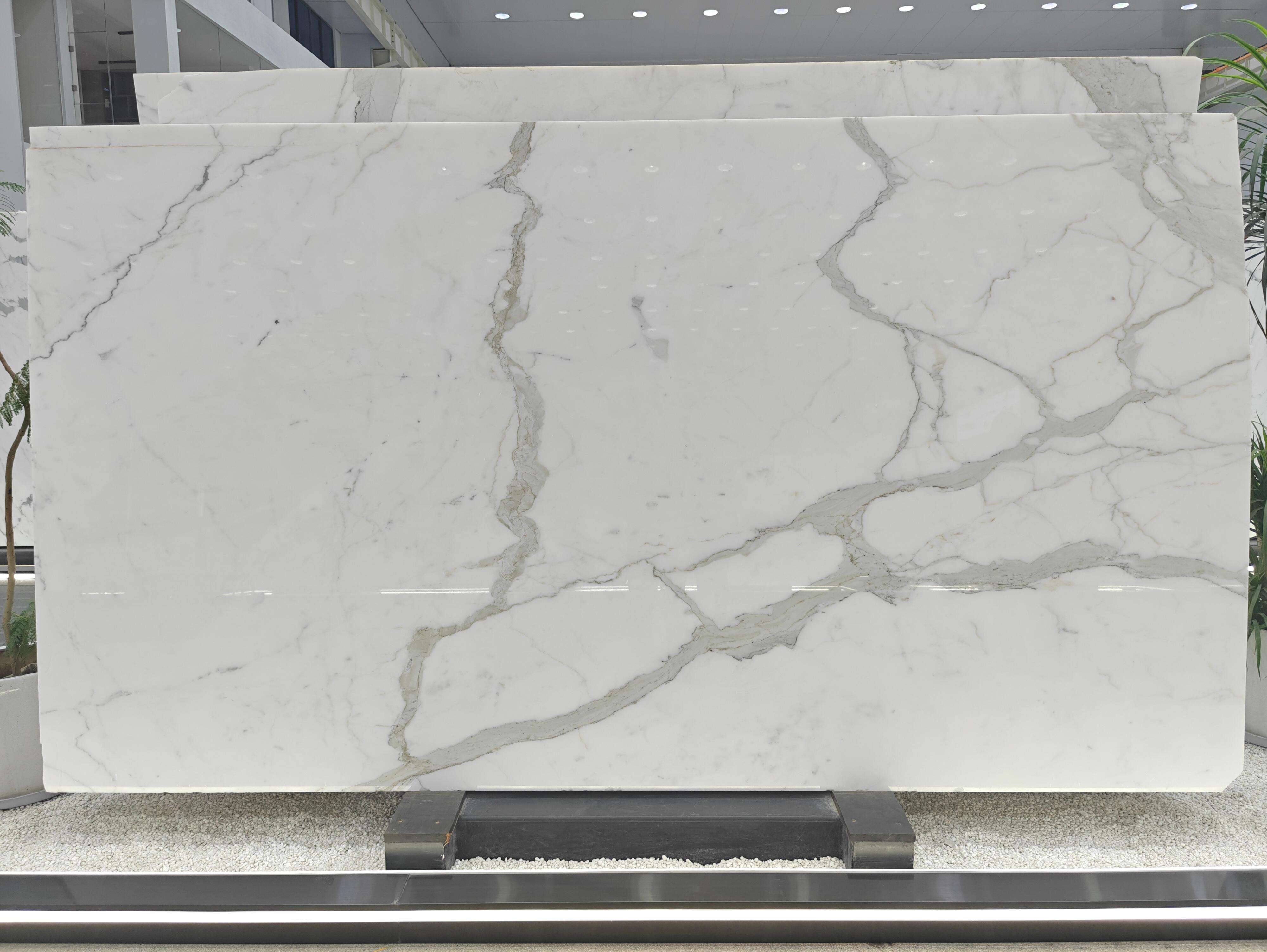 Calacatta white marble (4).jpg