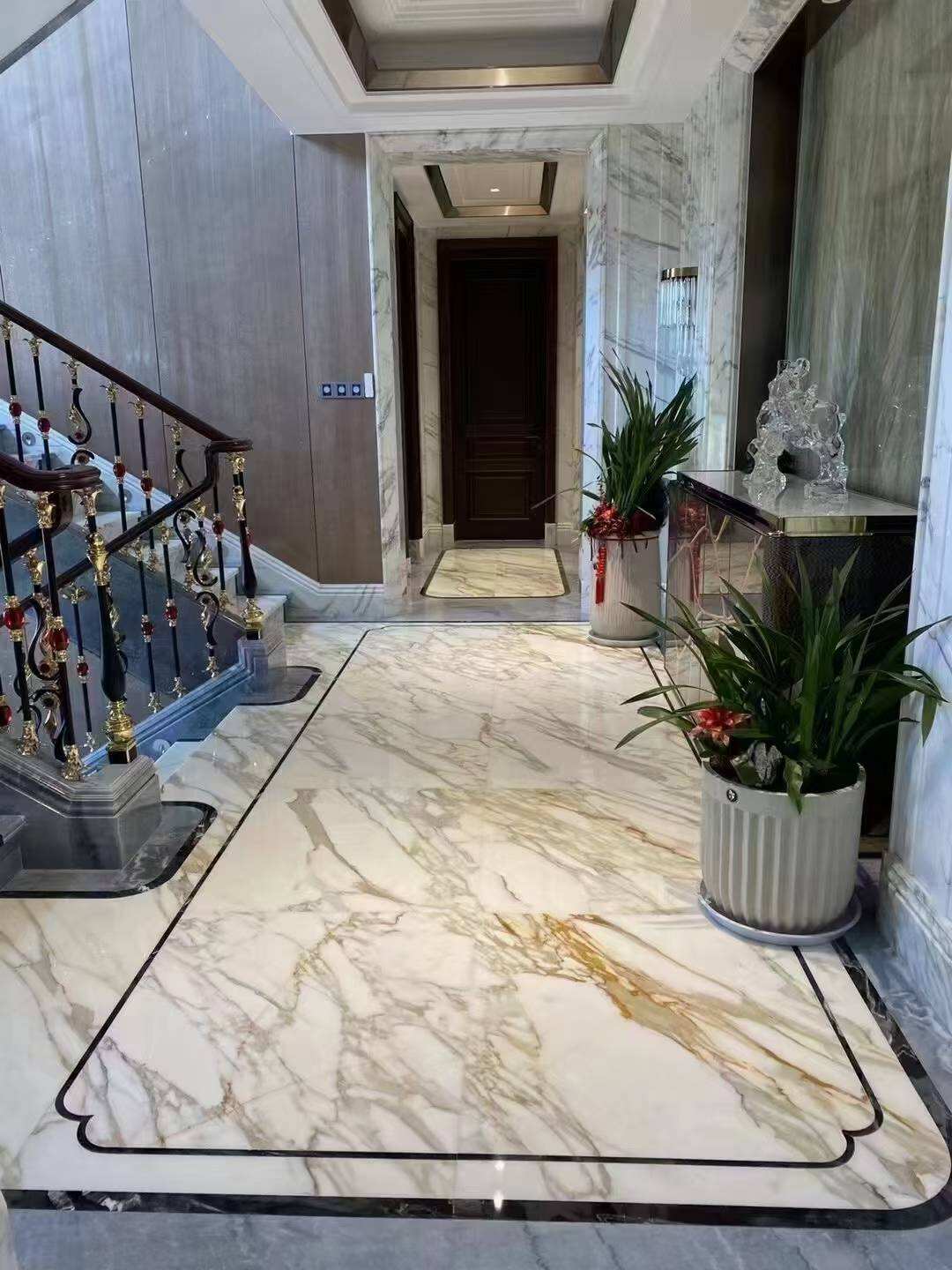 Calacatta Gold (2).jpg