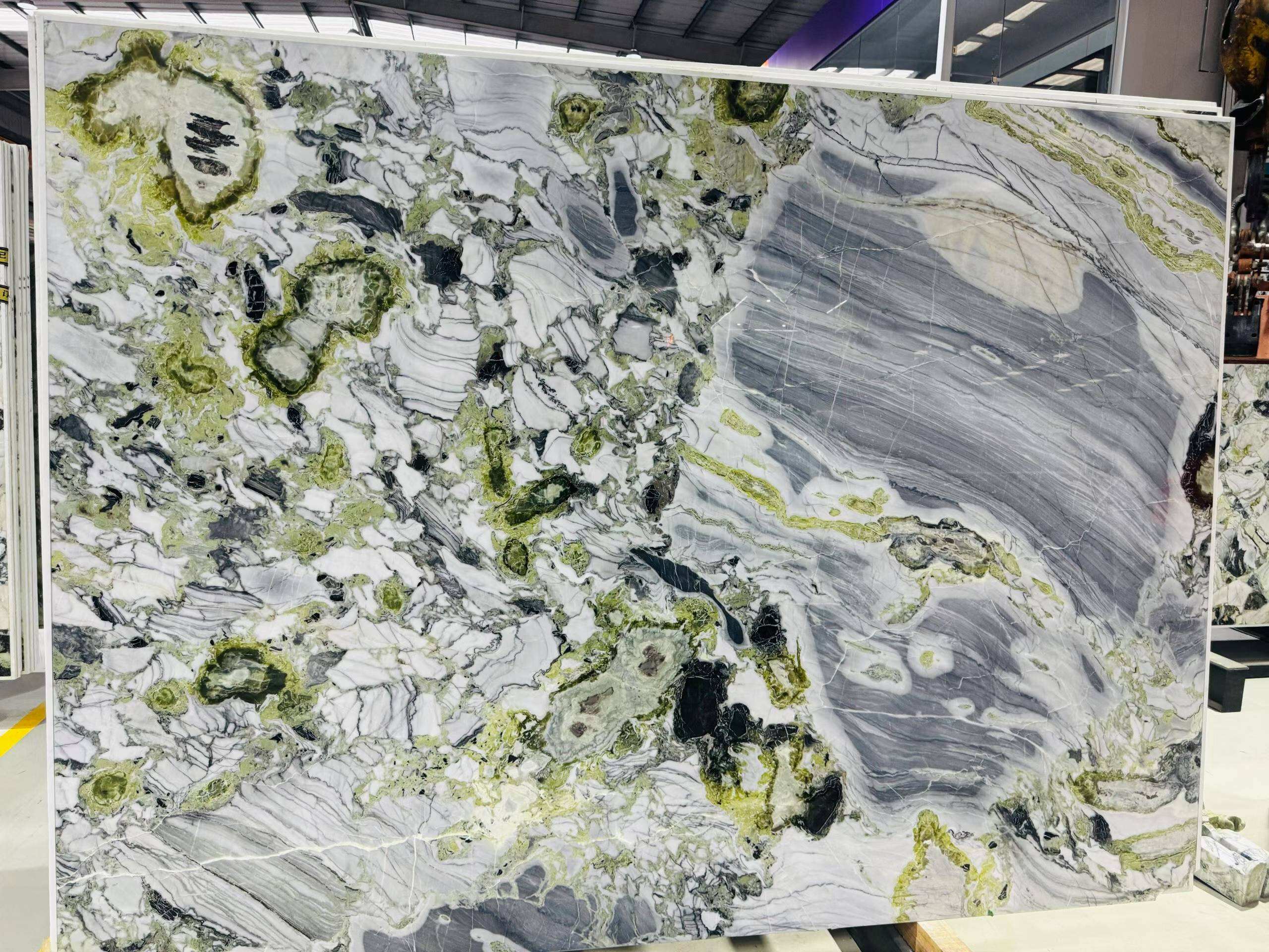 グローバル市場向けのプレミアムグリーンマーブルタイルソリューション