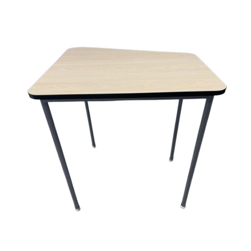 AT0107 Mesa com Tampo Trapezoidal de Madeira