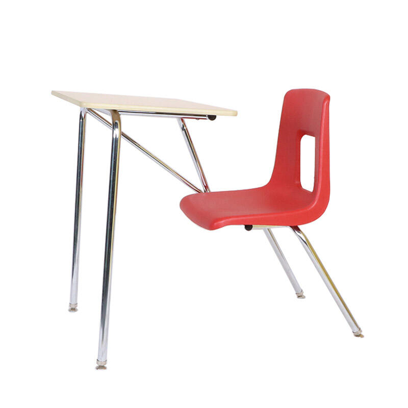 CC0005 Stół z krzesłem w klasie z tabliczką do pisania