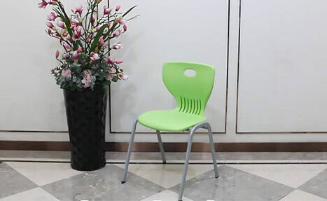 SA0017 Chèz Plastik Lekòl