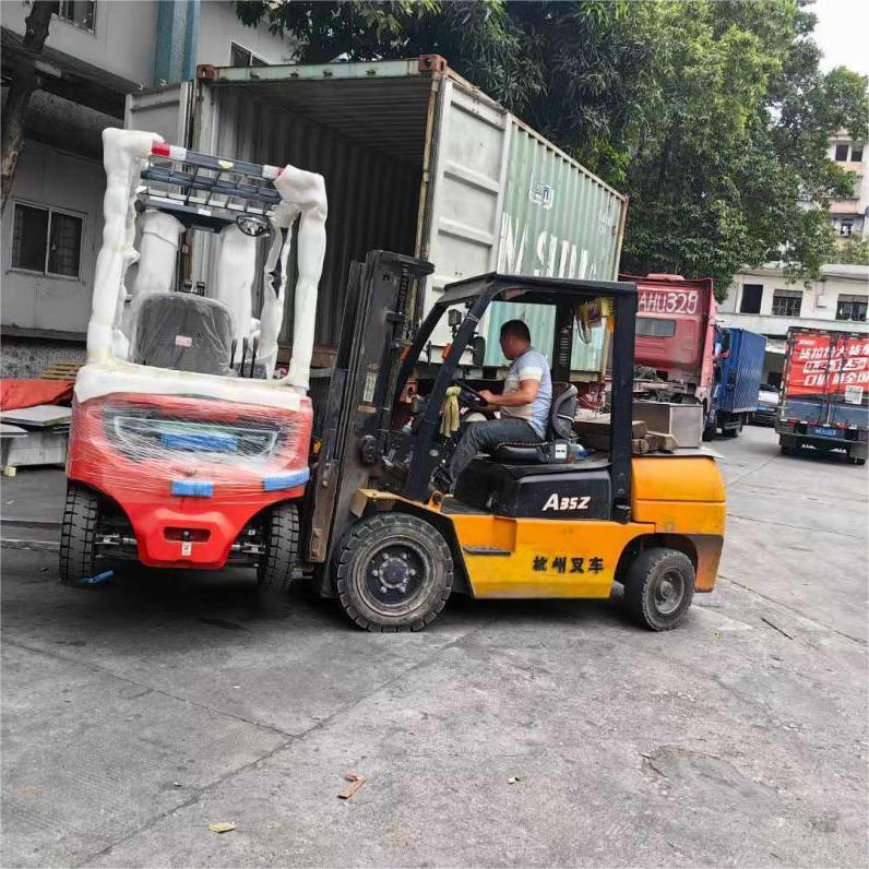 American customers,3-ton lithium-ion forklift