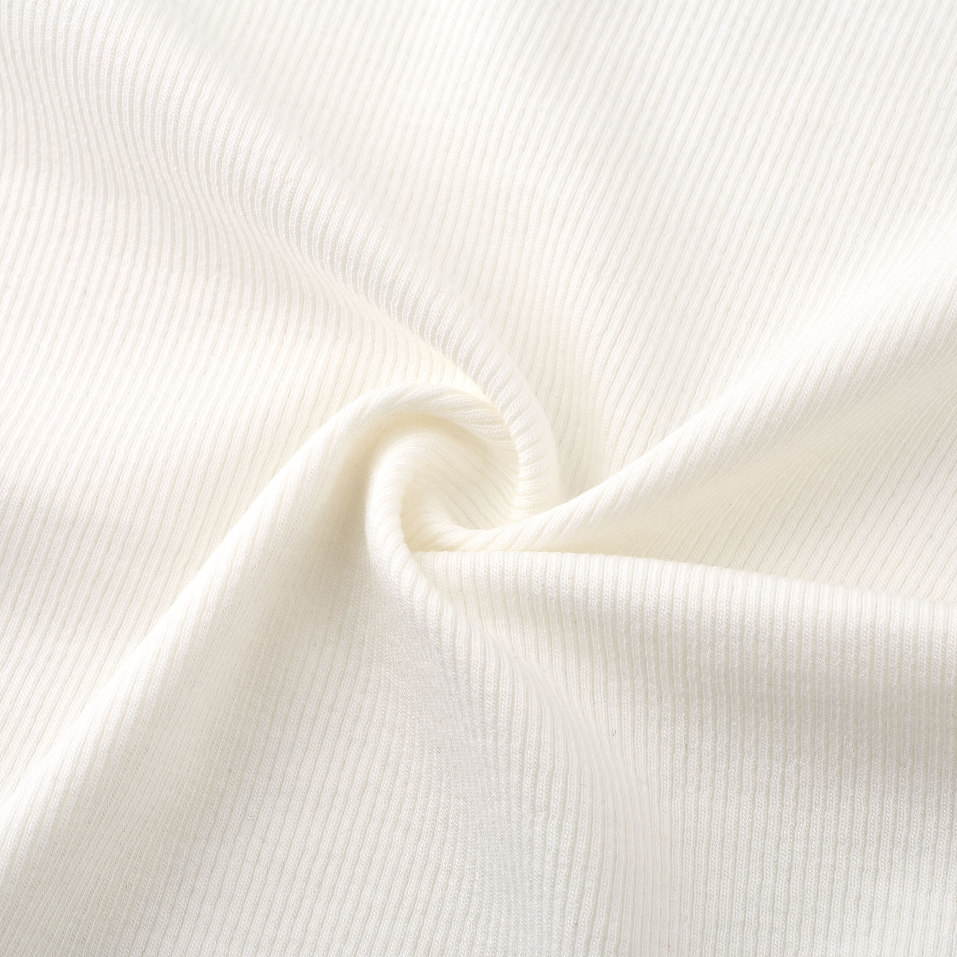 Tissu jersey en coton haut de gamme pour la production de t-shirts, robes et vêtements décontractés.