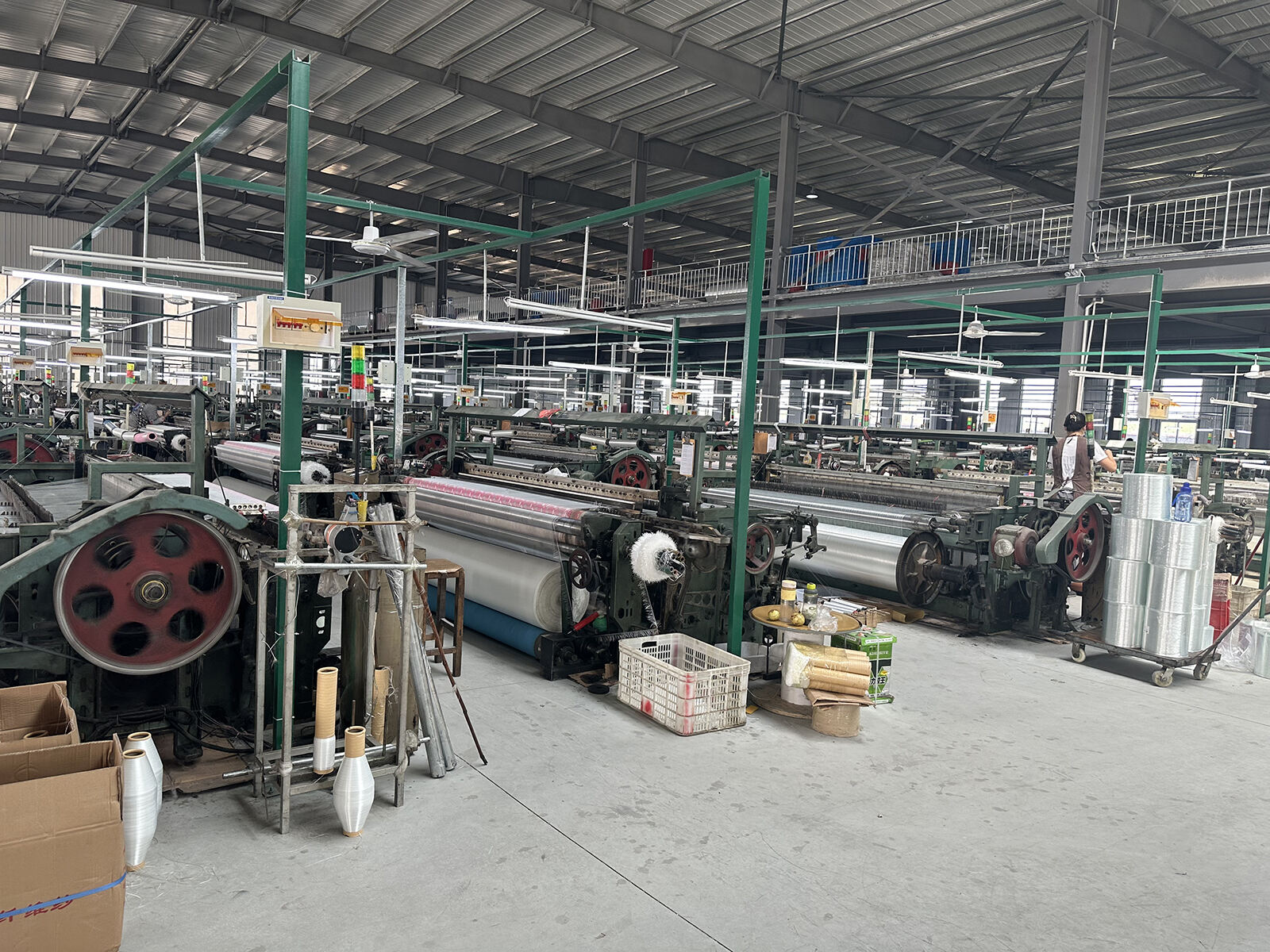 1.Weaving fiberglass mesh .jpeg