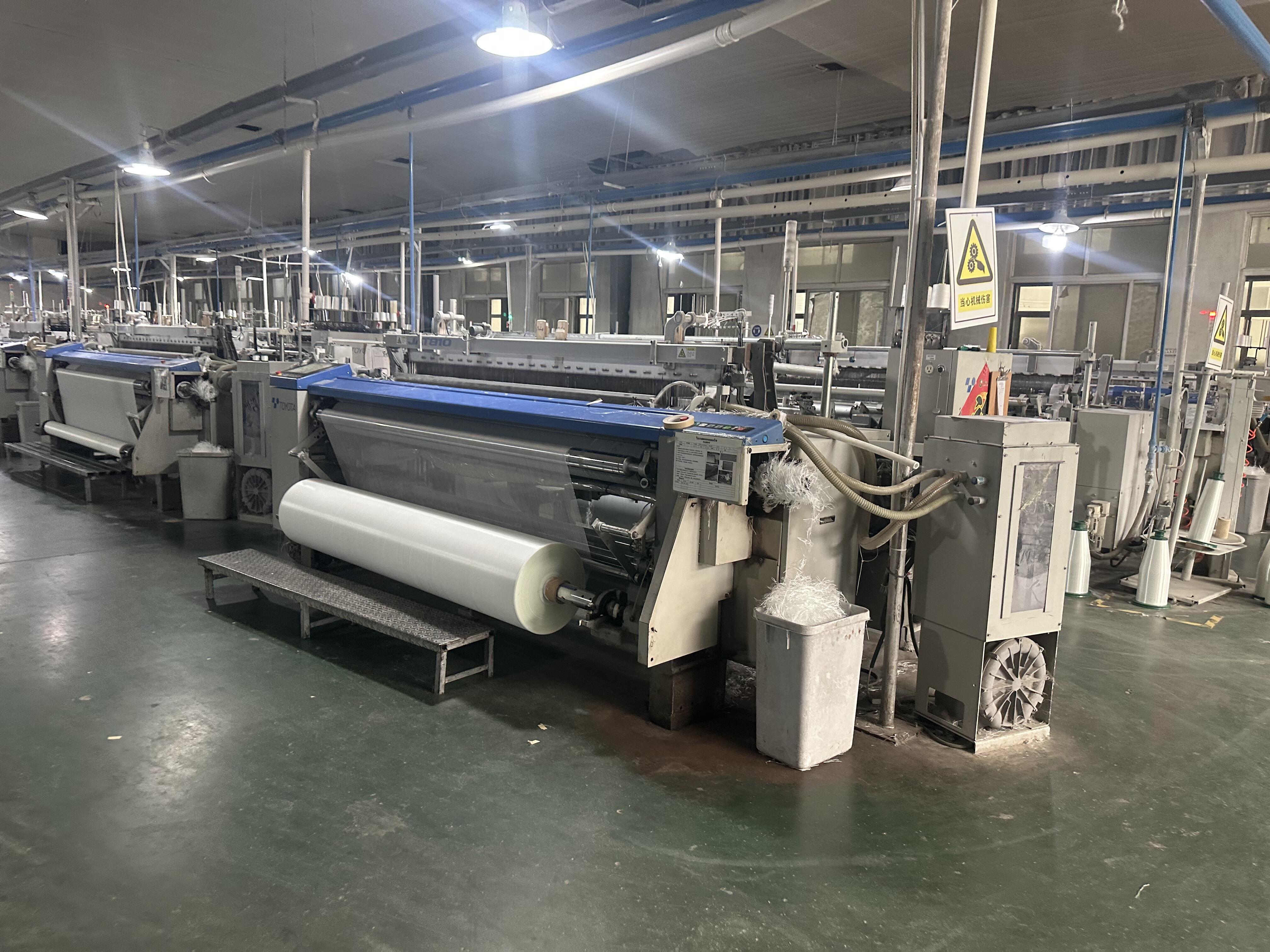 1weaving fiberglass cloth.jpeg