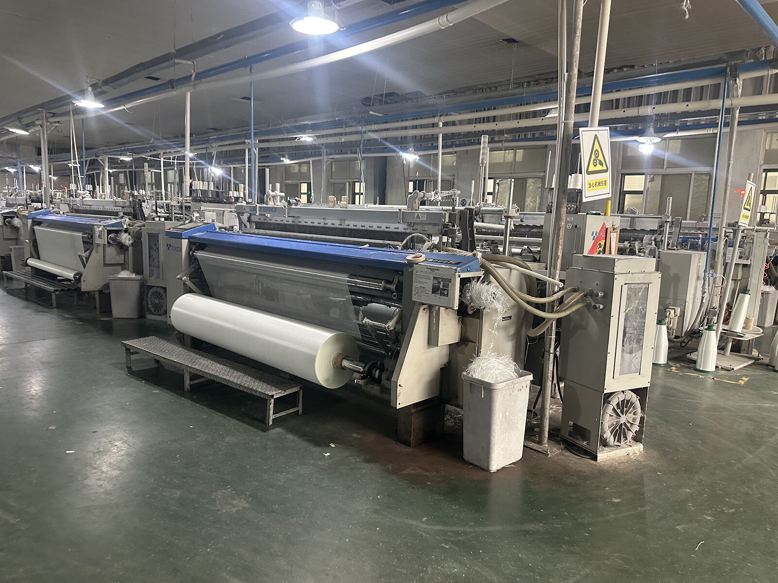 1weaving fiberglass cloth.jpeg