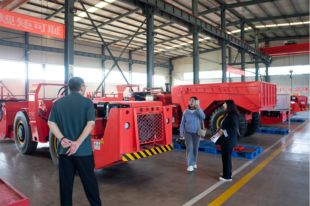 A Philippine client visits Tuoxing Factory where professionalism meets innovation