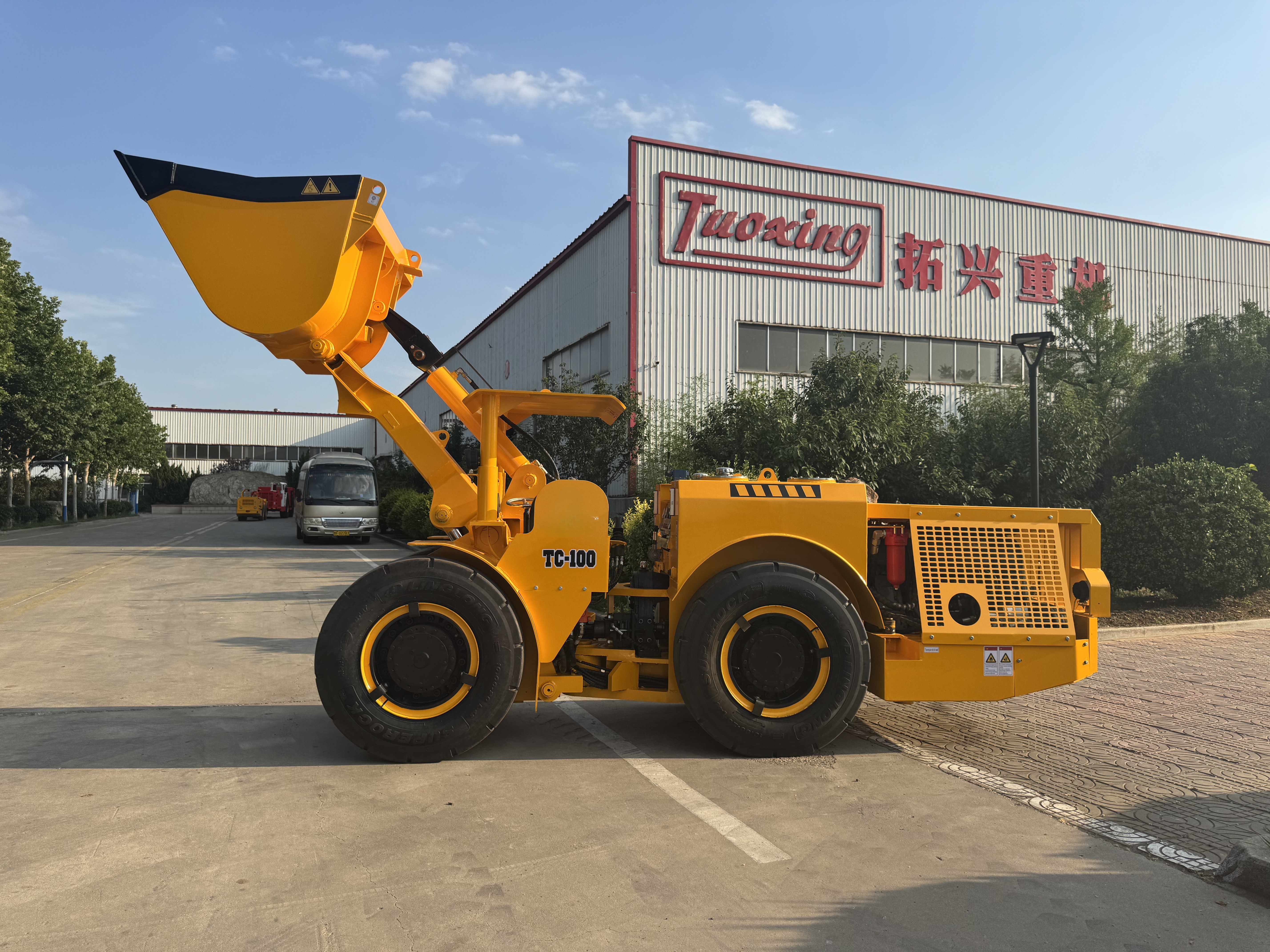 Tuoxing TC-100 Hydrostatic Drive Loader Successfully Shipped to Ecuador