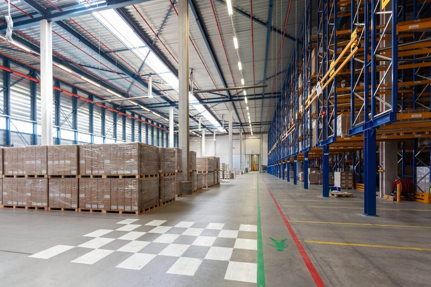 HWCCL has more than 150,000 square meters of warehousing operations in China