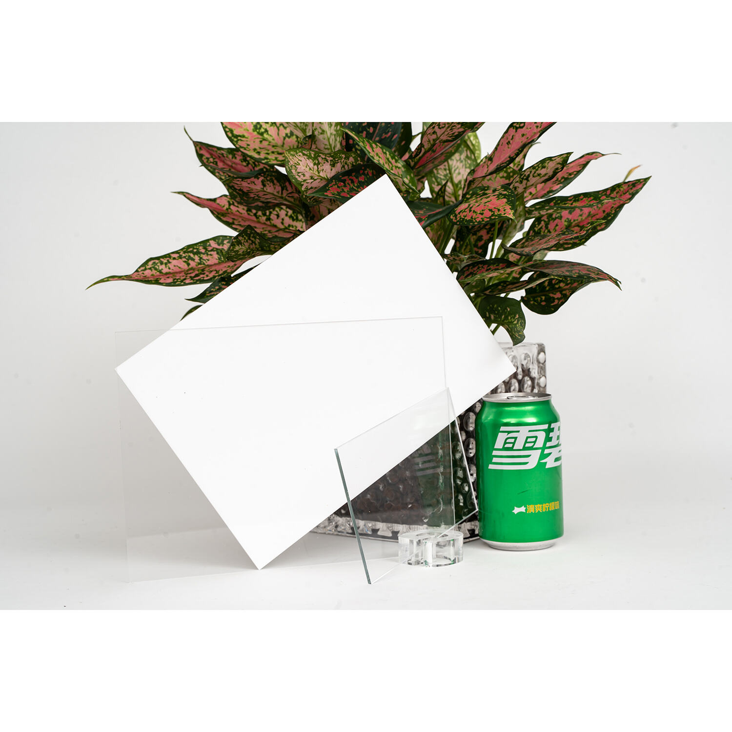 Լուսավորության բարձր տարածում եւ UV պաշտպանություն