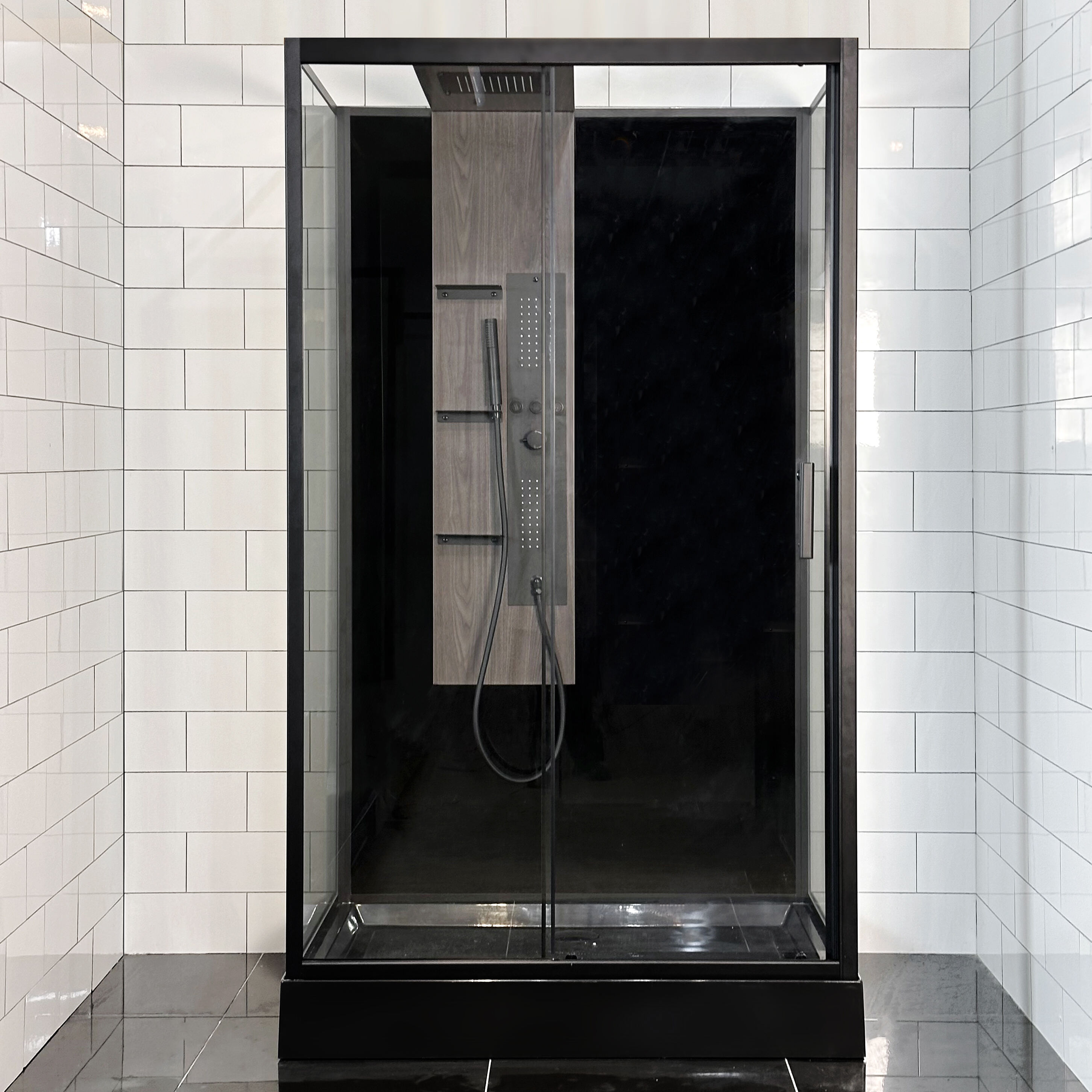 Phòng tắm HOKO hiện đại kính cường lực 5mm màu đen với kiểu dáng thẳng, cửa trượt, có khung, phù hợp cho khách sạn