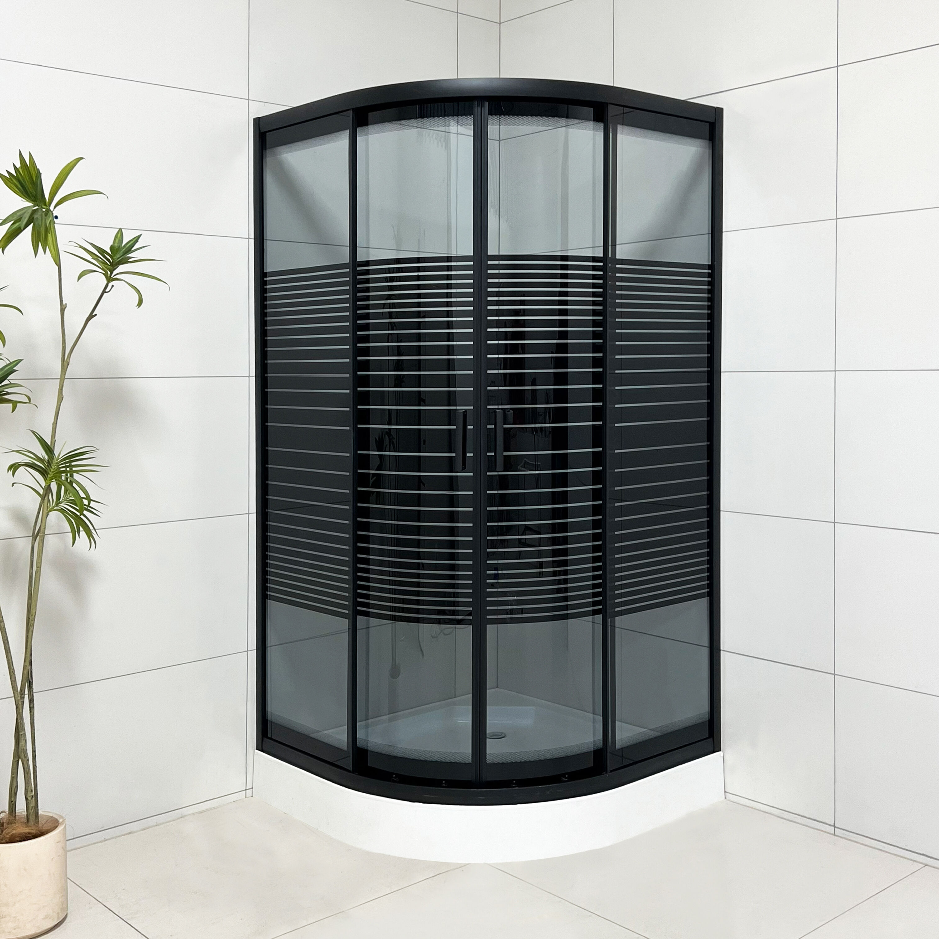 Moderná posuvná sprchová kabína HOKO s 6 mm hrubým zasklením z tvrdeného skla a hliníkovým rámovým systémom pre hotelové kúpeľne