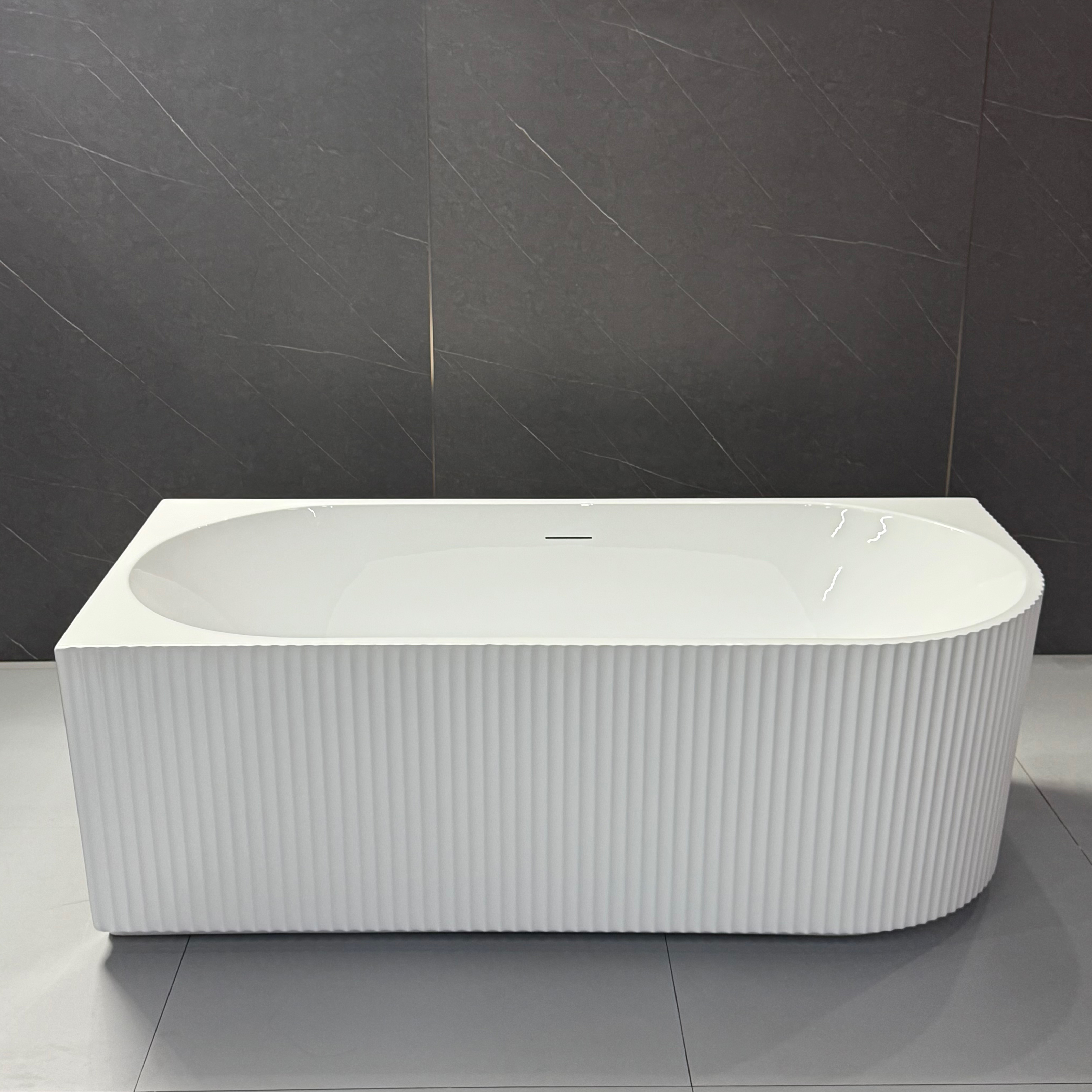 HOKO Moderna samostoječa akrilna kad za eno osebo iz trdnega materiala, bela, globoka kadnica z odtočnim sistemom za kopalnico v vili ali hotelu