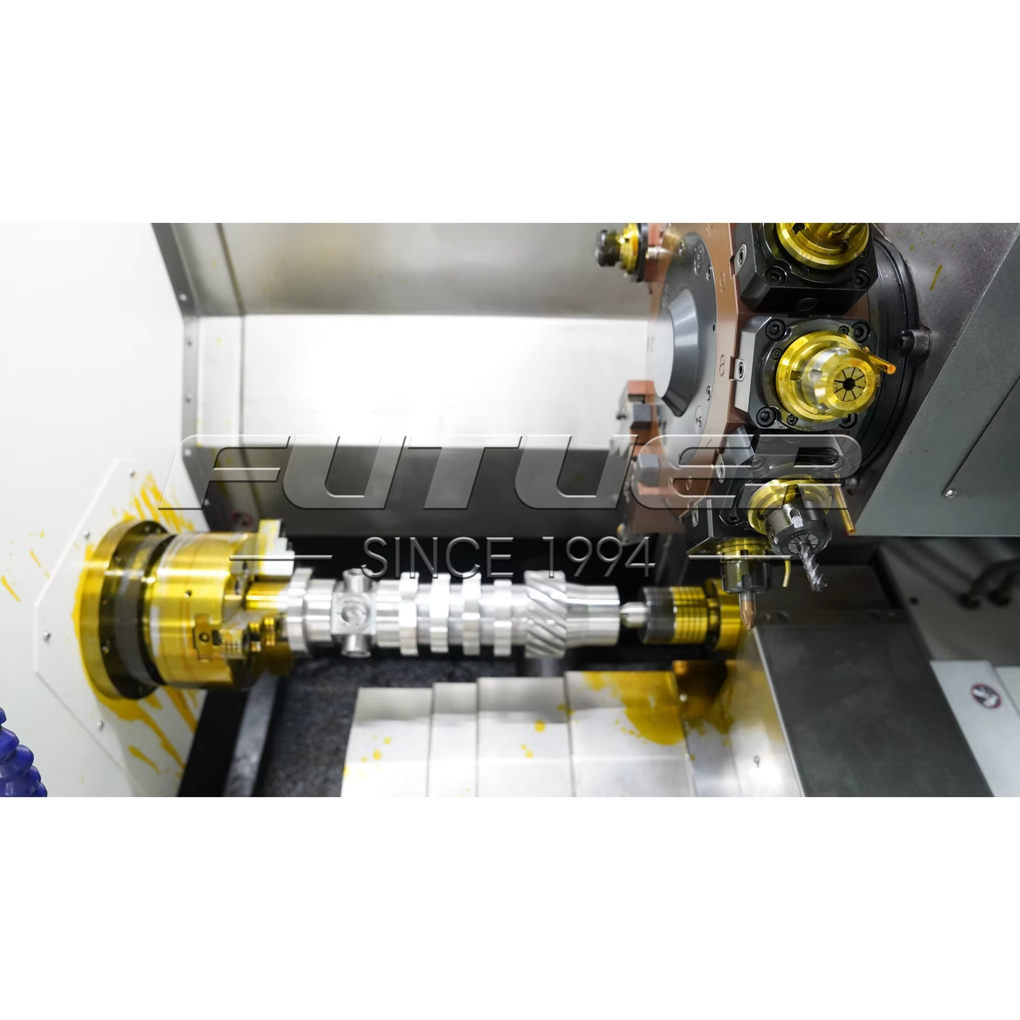 Vantaggi del Tornio CNC con Letto Inclinato – Perché il Design con Letto Inclinato Supera i Torni CNC Tradizionali