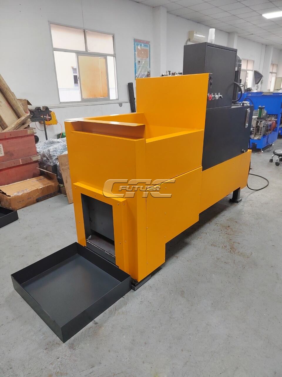 SMALL METAL CHIP BRIQUETTING MACHINE [Square Shape]