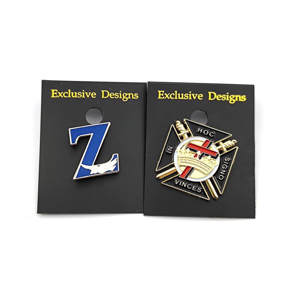 ソフトエナメルとハードエナメルのラペルピンの違いは何ですか