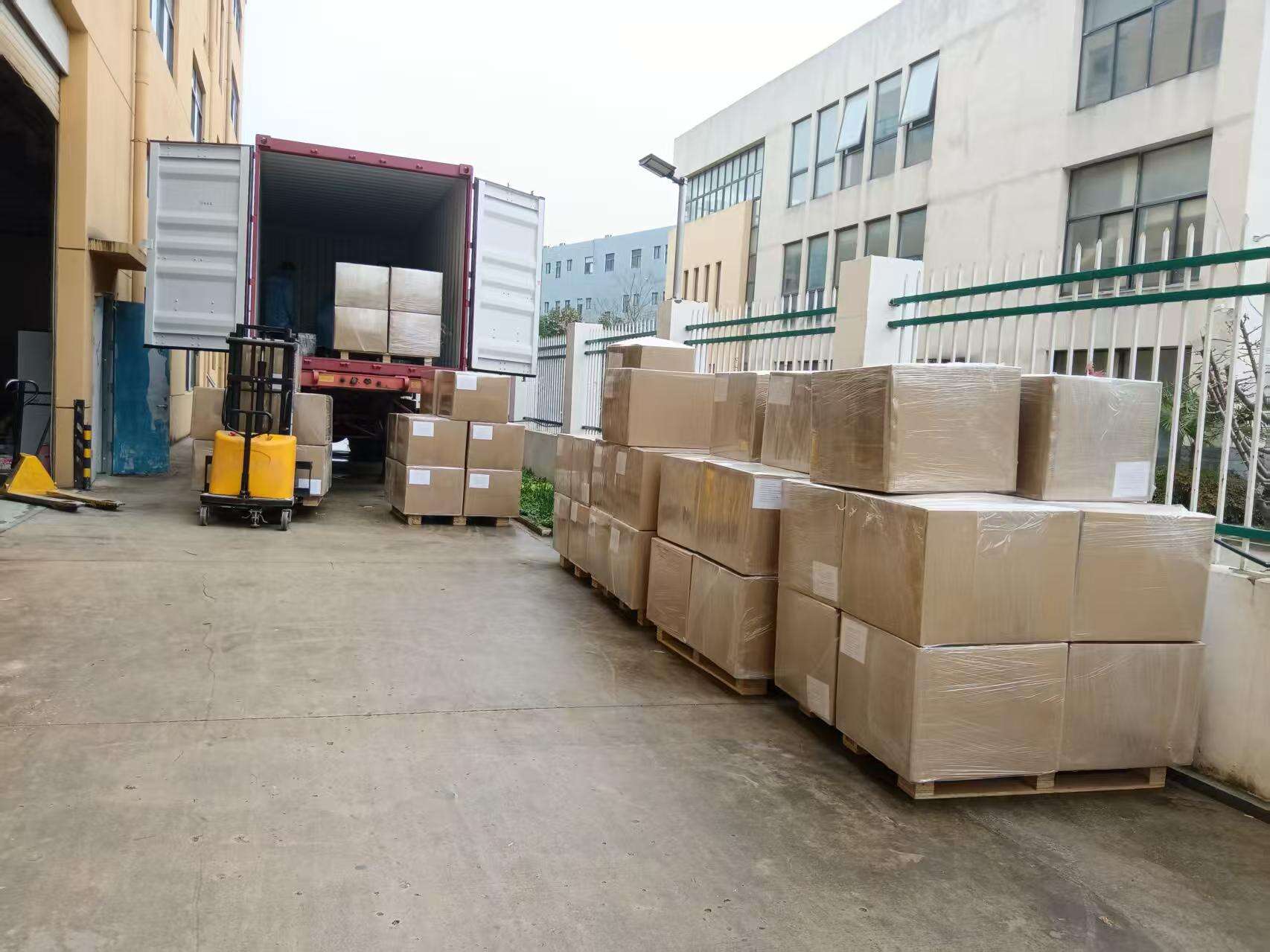 Liela ESD tvertnu un ESD krēslu partija veiksmīgi piegādāta Vjetnamā