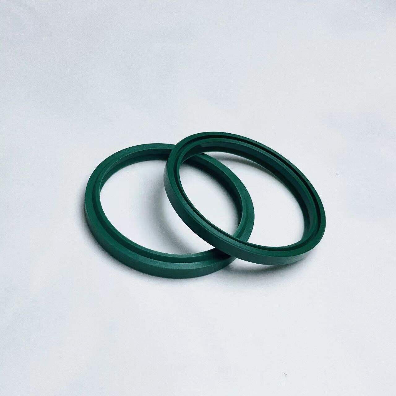 Comment régler la pression et l’énergie de percussion d’un perforateur hydraulique ?