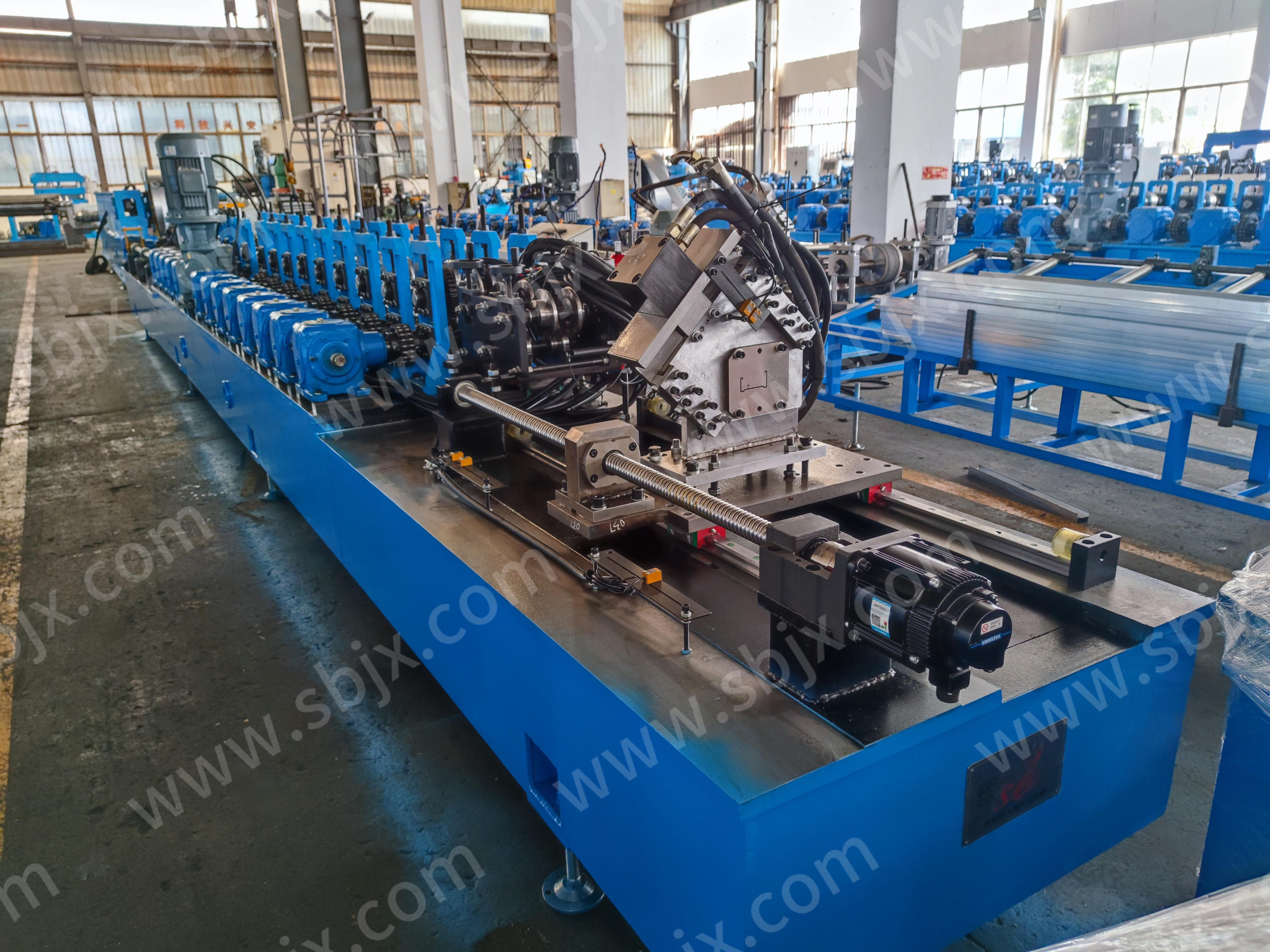 Montante Roll Forming Machine