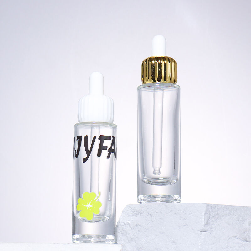 This 30ml essence bottle adopts a dropper design.