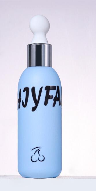 The 40ml essence bottle features a dropper design for precise dispensing details
