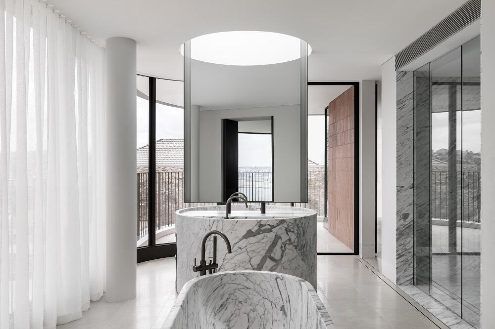Luxurious,modern Italian Statuarietto marble bathroom with bathtub 