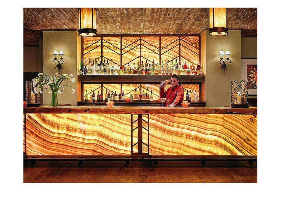 Opfyld dit rum med på bagsiden oplyste onyxvægpaneler