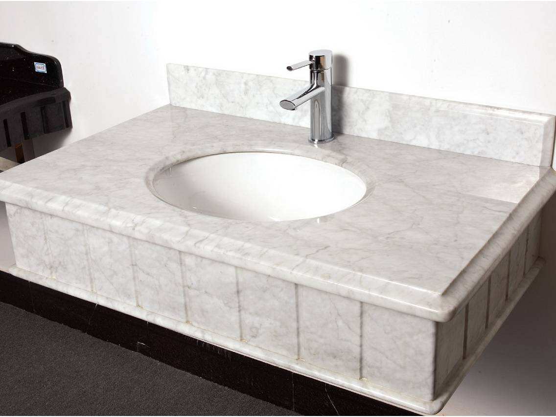 Skab et luksusbad med skrivebordsplader i Carrara-marmor