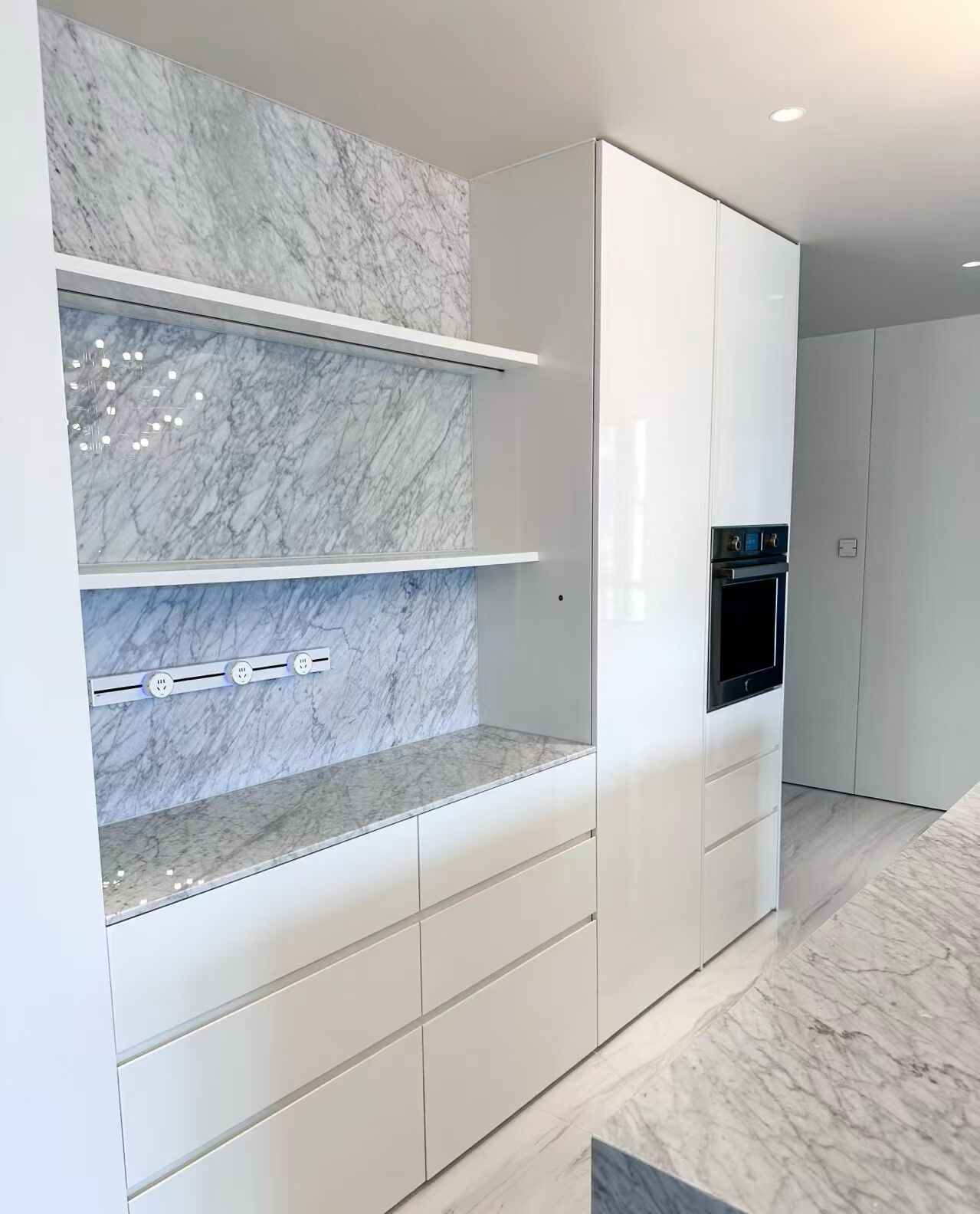 Popular Carrara white marble benchtop island for indoor modern kitchen