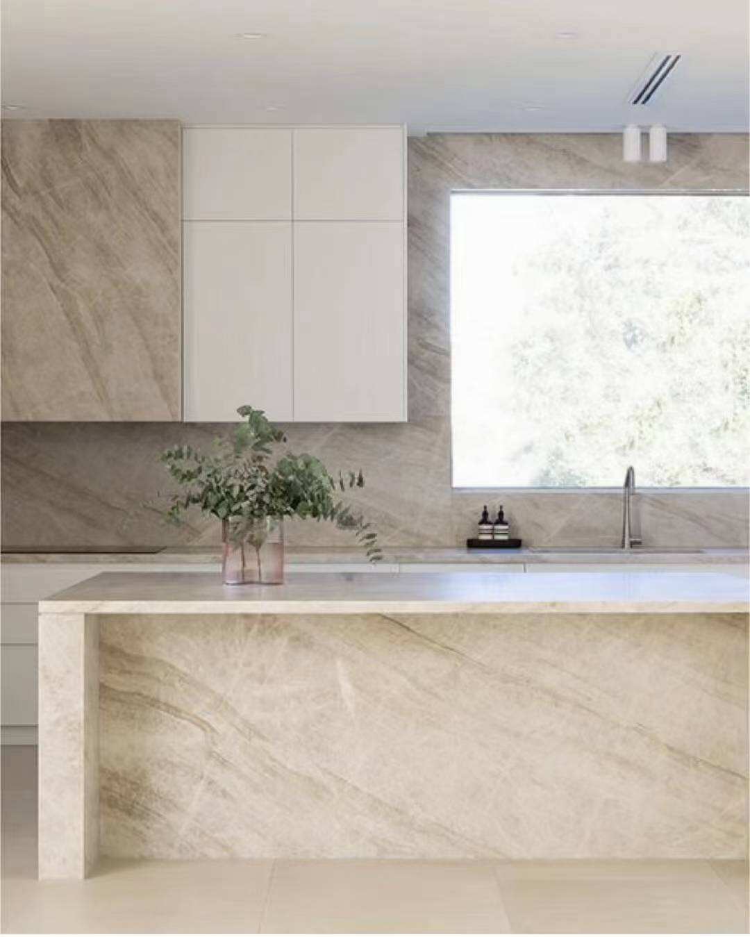 Elegant marmor køkkenbordplader for at forhøje dit madlavningsområde