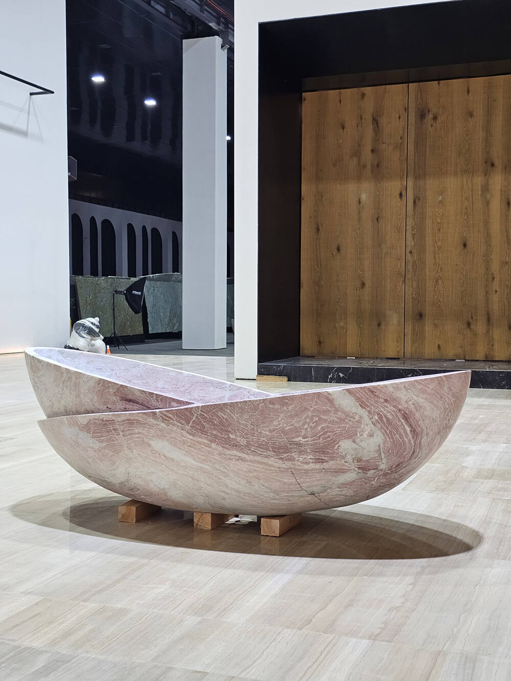 Natural Pink Marble Freestanding Bathtub supplier