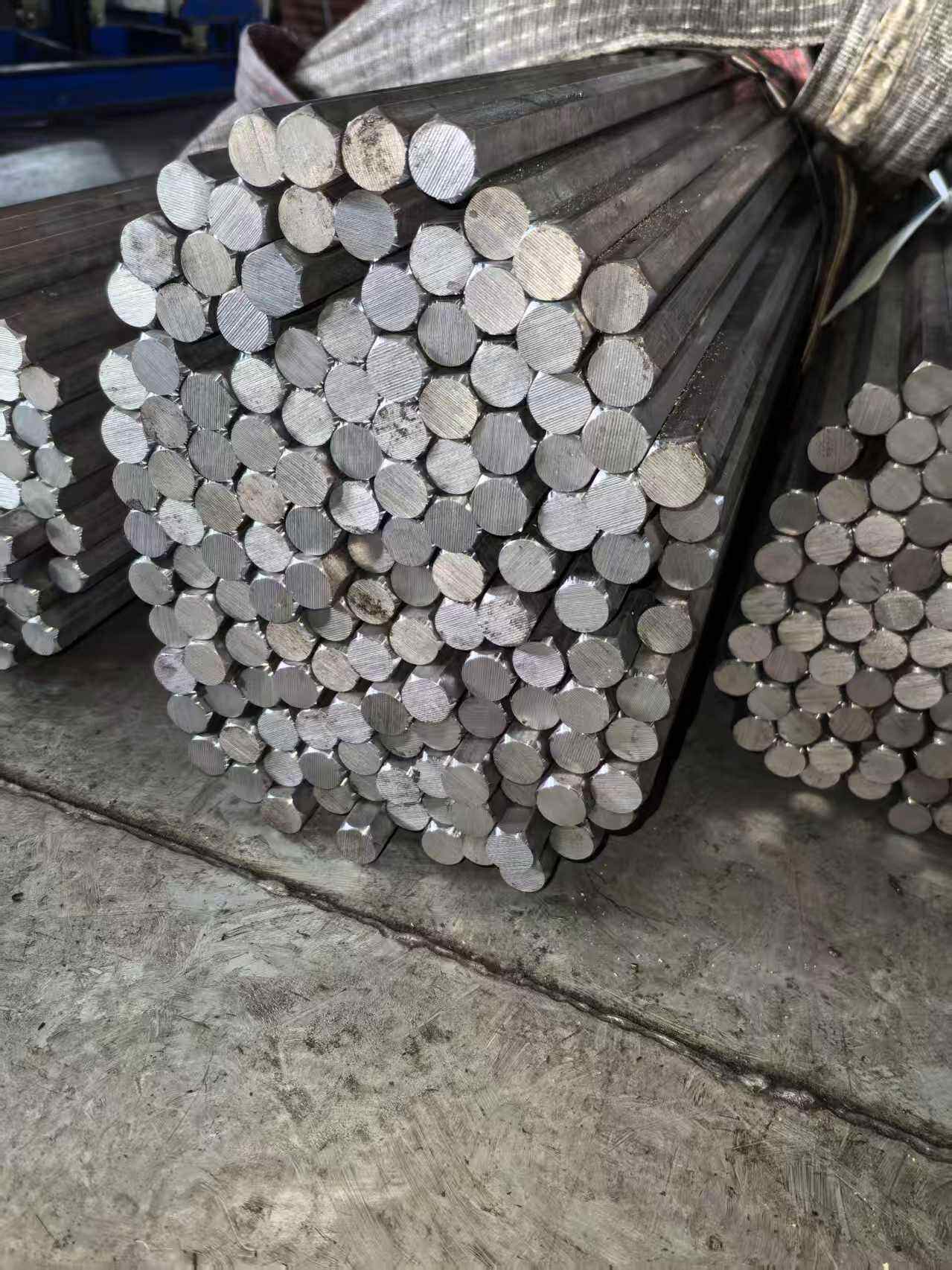 Thanh thép lục giác cao cấp cho nhiều ứng dụng công nghiệp đa dạng