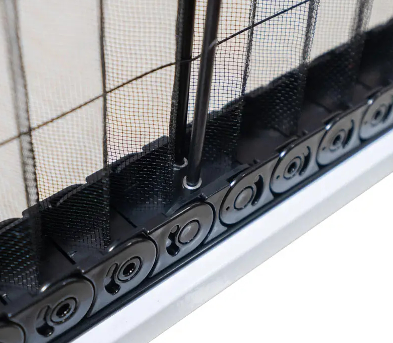 Why is screen door aluminum popular for outdoor use?