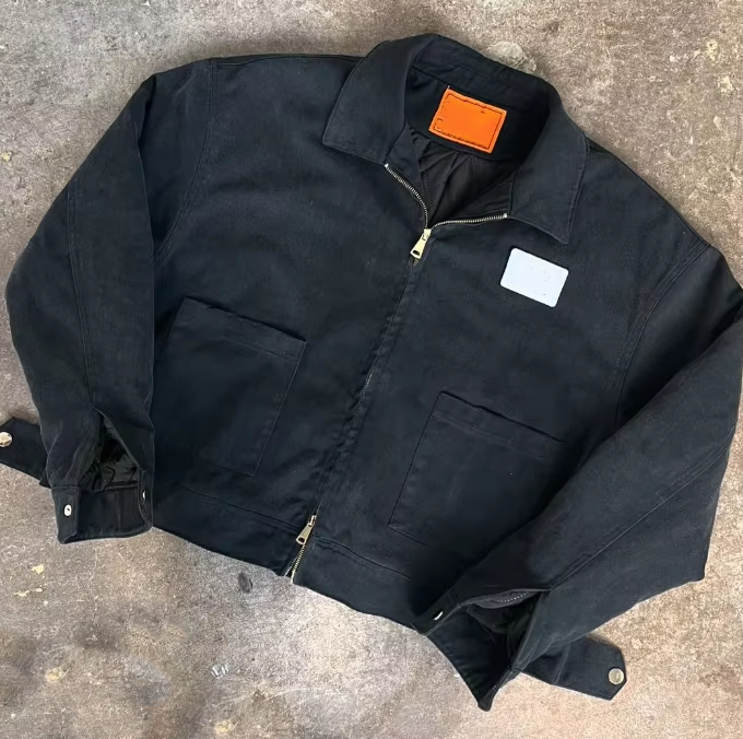 Comment choisir les bons matériaux de doublure et d’isolation pour une veste sur mesure ?