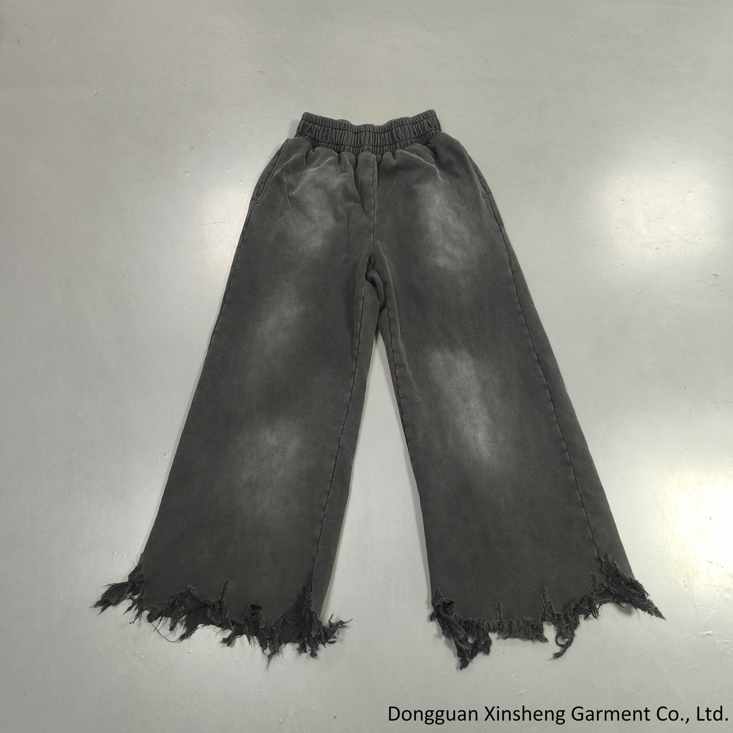 高品質と快適性を両立させたヘビーウェイトスウェットパンツ